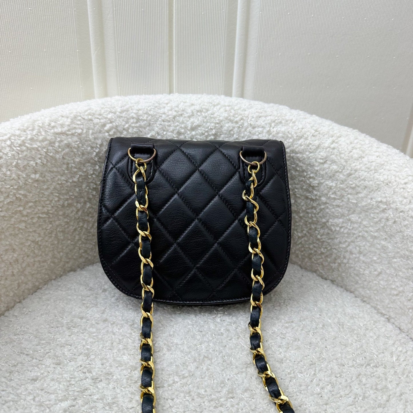 Chanel   Small Quilted Crossbody Bag in Black Lambskin GHW