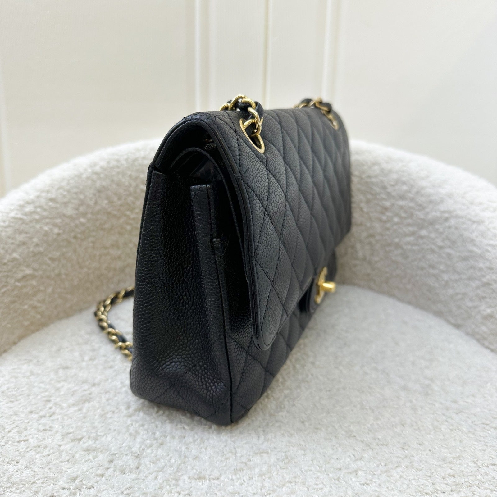 Chanel Medium Classic Flap Cf in Black Caviar Ghw Handbag