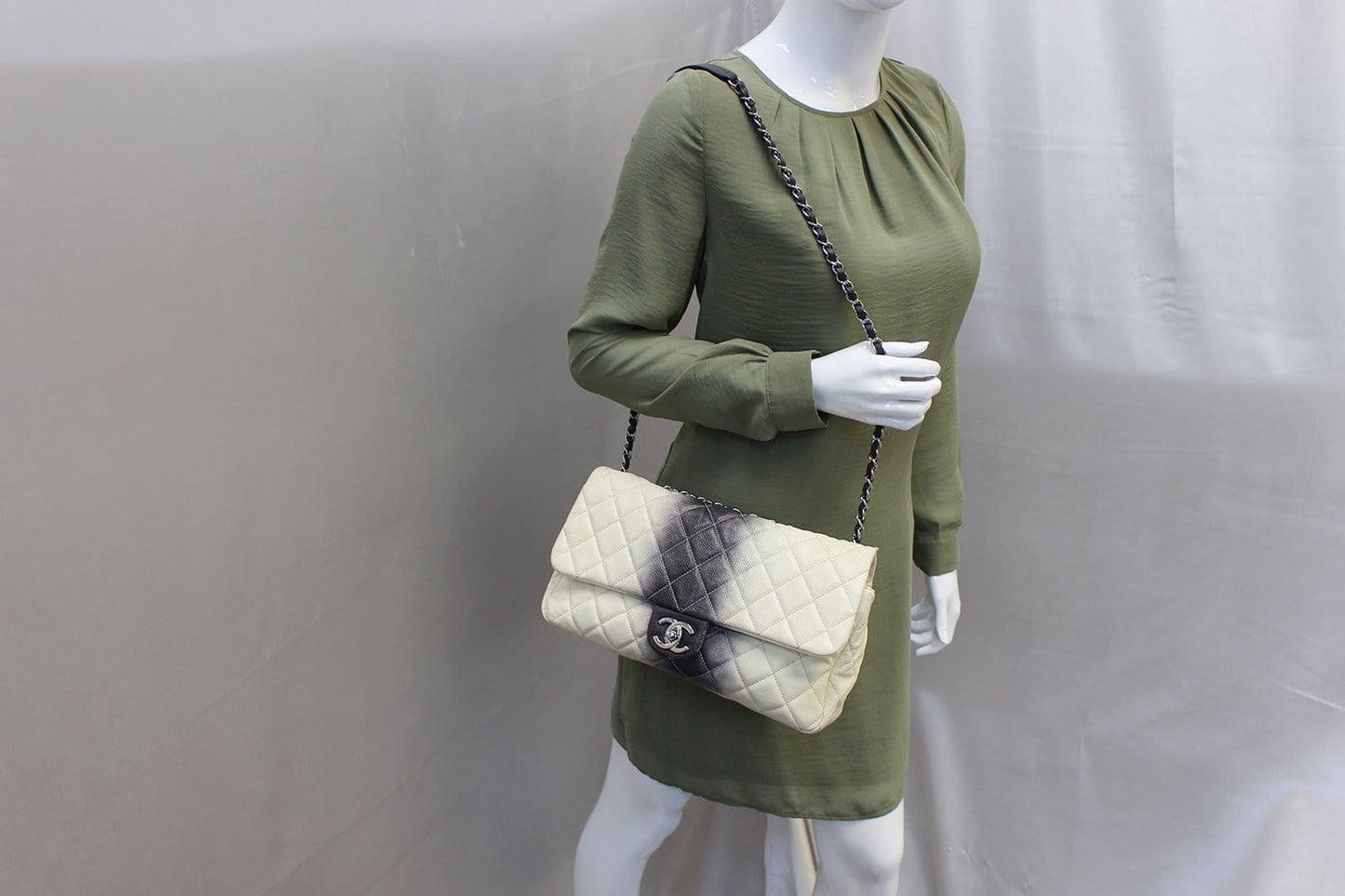 Chanel Caviar Ombre Jumbo Single Blanc Shoulder Bag Leather White