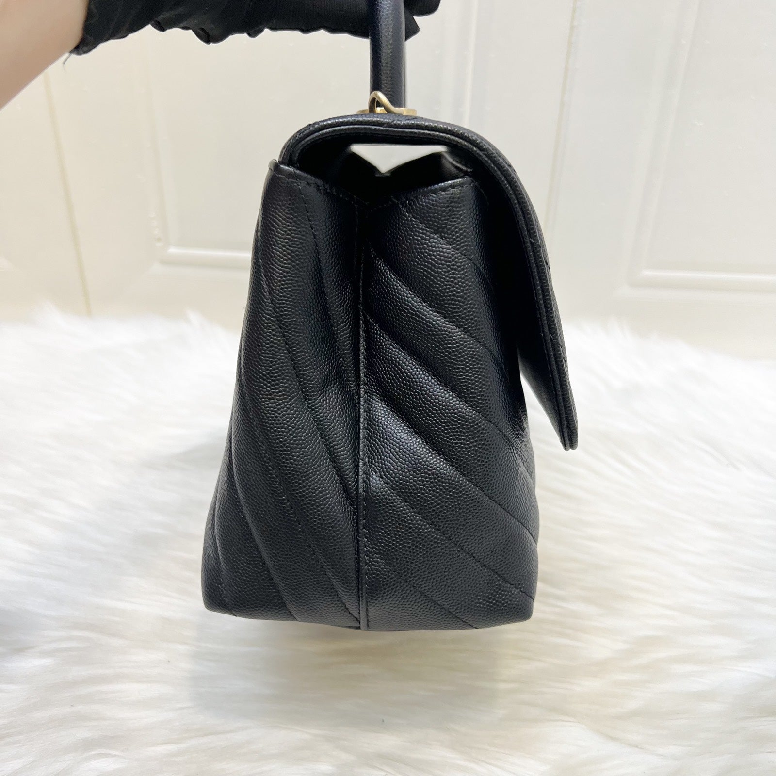 Chanel Medium 29CM Coco Handle Flap in Chevron Quilted Black Caviar and Ghw ( ) Handbag
