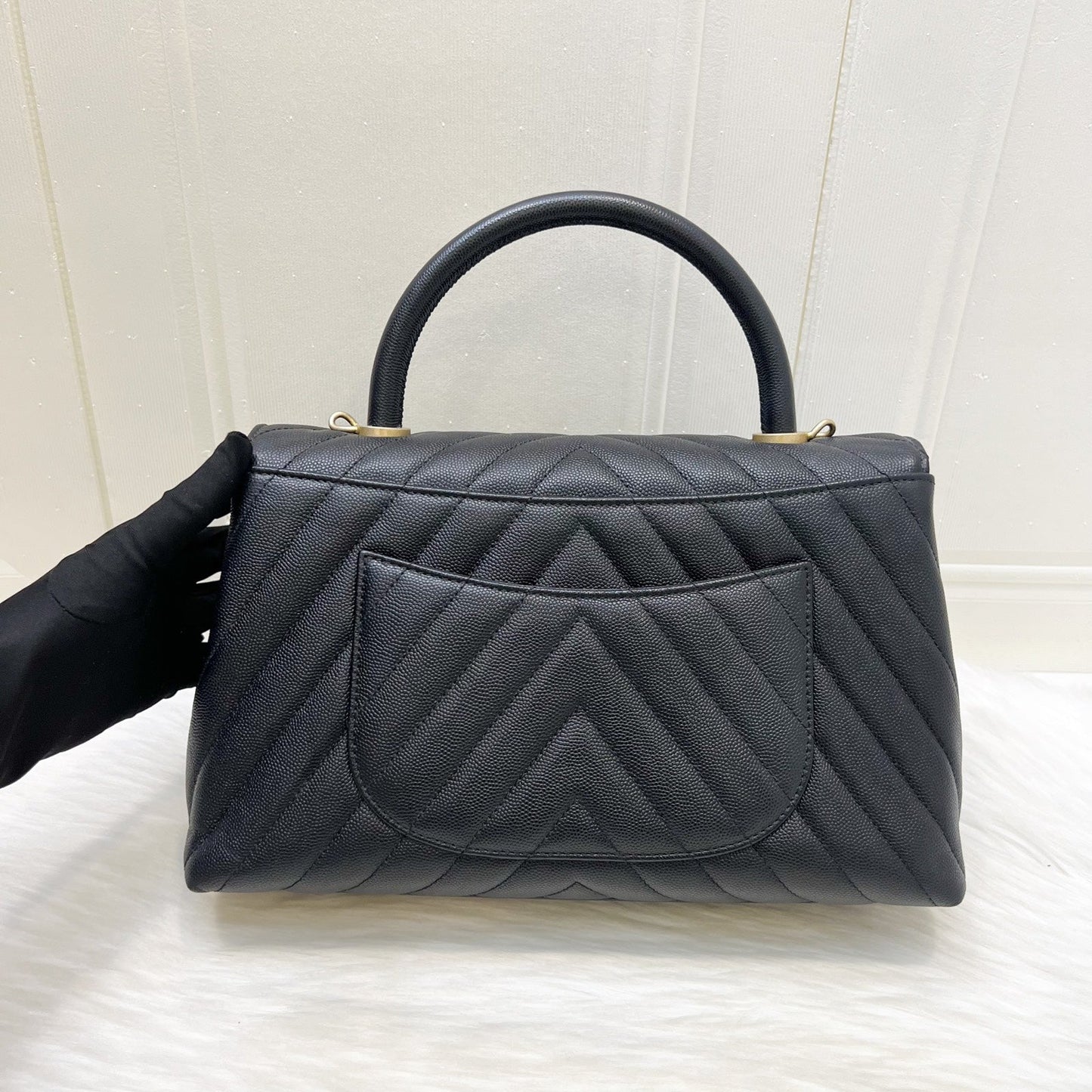 Chanel Medium 29Cm Coco Handle Flap In Chevron Quilted Black Caviar And Ghw ( ) Bag