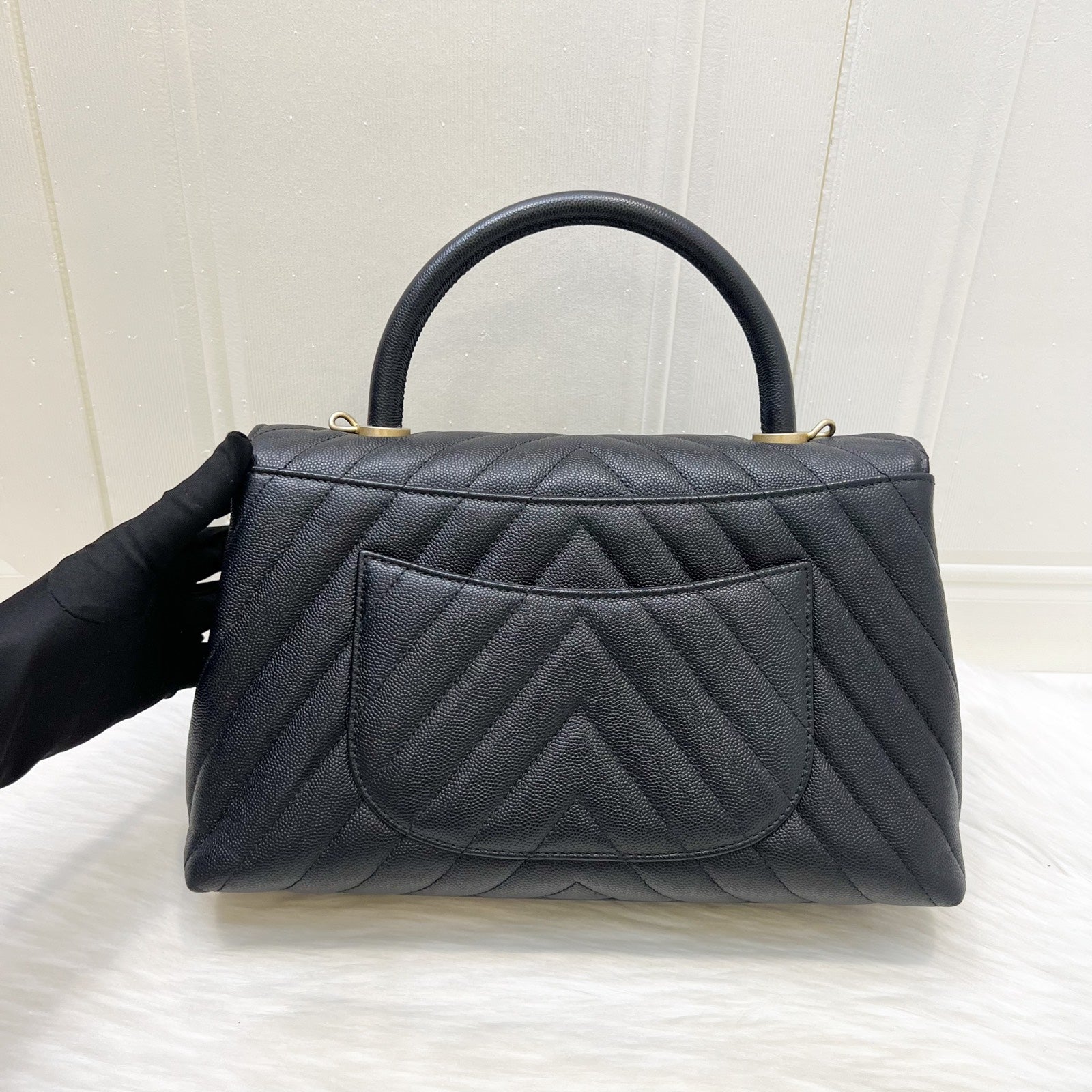 Chanel Medium 29CM Coco Handle Flap in Chevron Quilted Black Caviar and Ghw ( ) Handbag