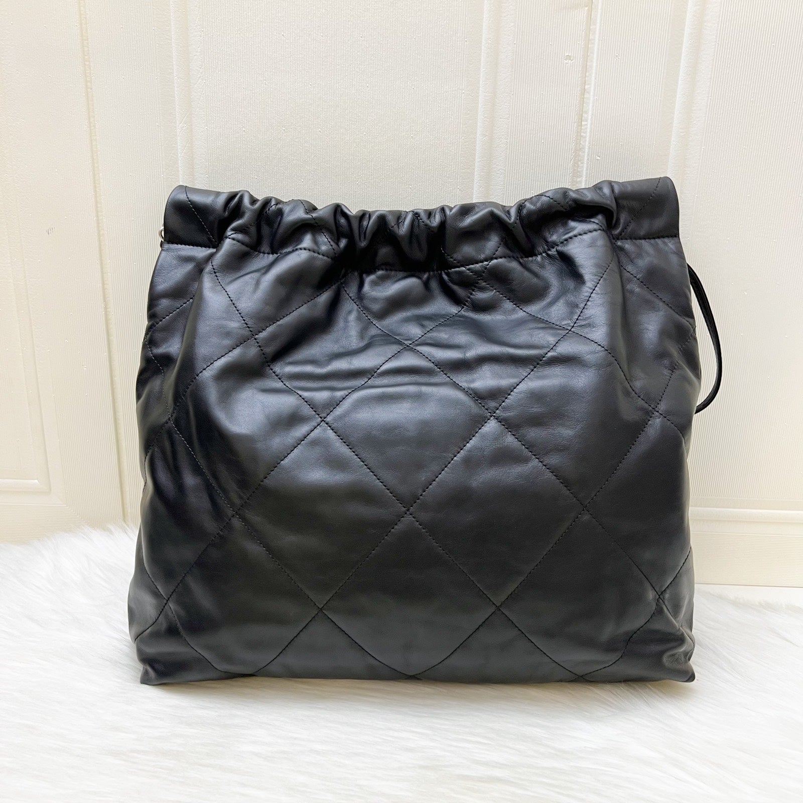 Chanel 22 Medium Hobo Handbag In Black Calfskin And Shw (model: AS3261)