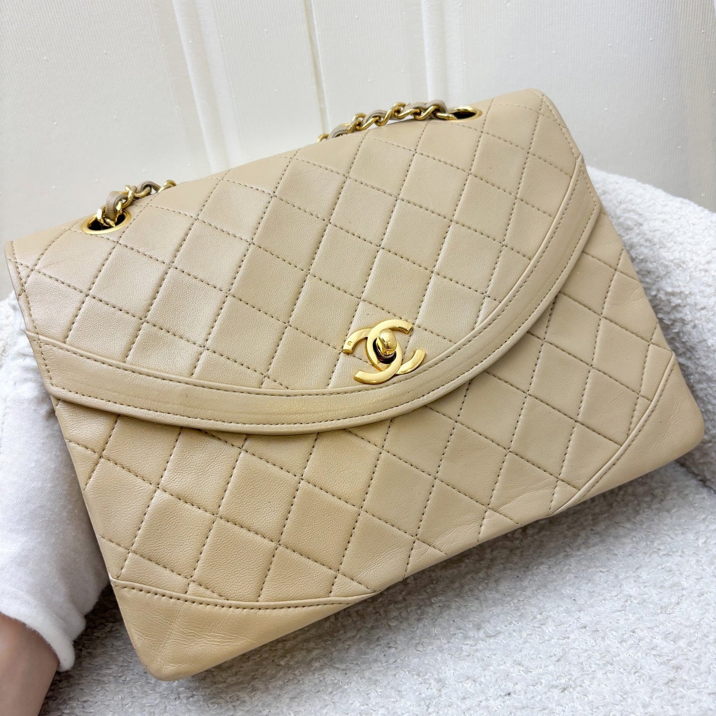 Chanel   Flap in Beige Lambskin and GHW