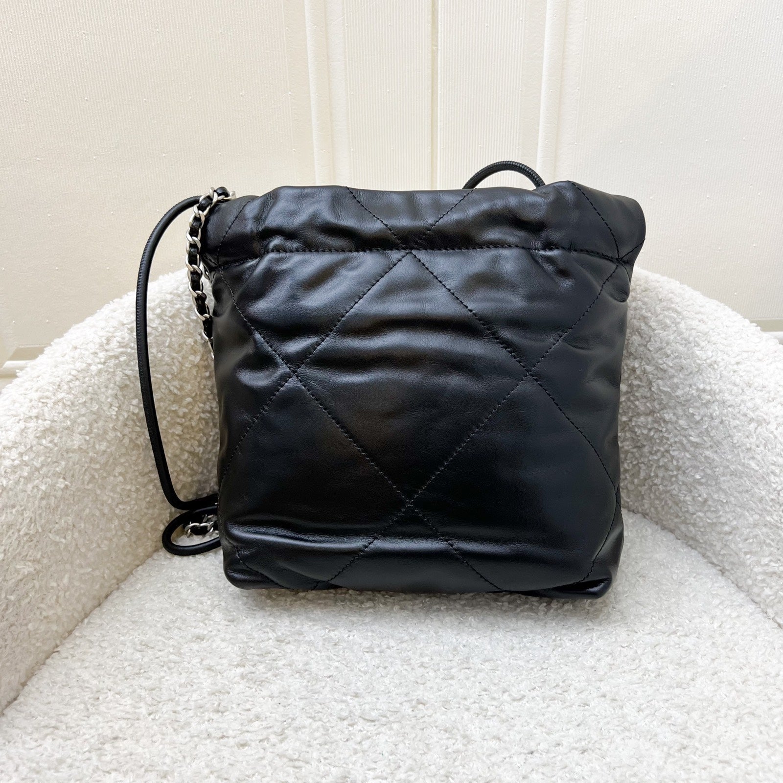 Chanel [un Full Set 2024] 22 Mini Hobo Handbag in Black Shiny Calfskin and Shw