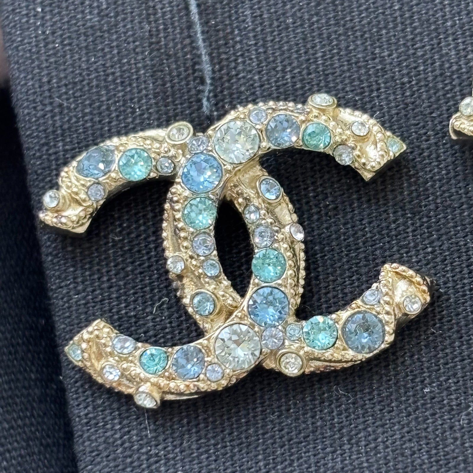 Chanel 19C CC Logo Earrings with Blue Crystals in Ghw