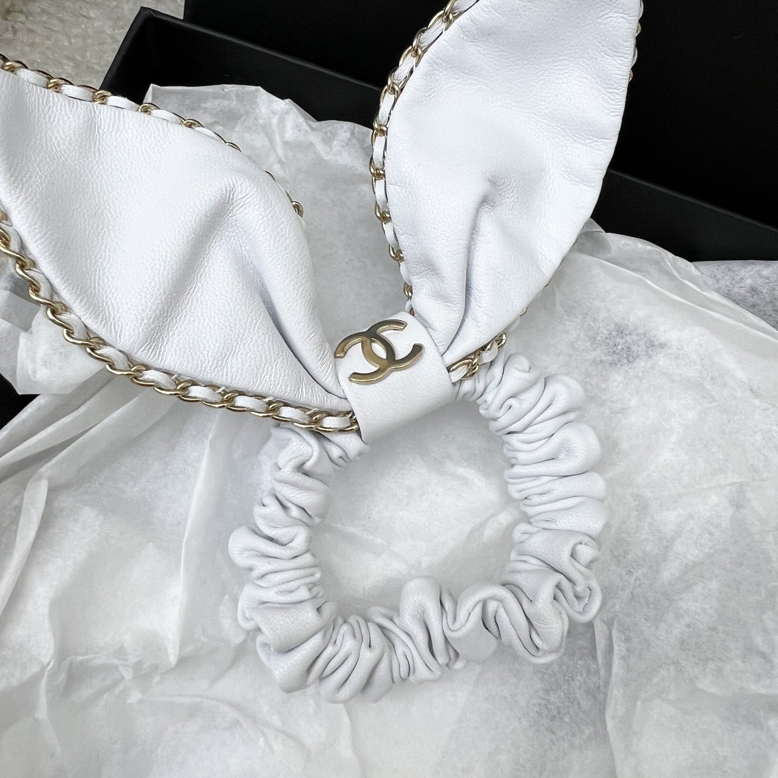 Chanel Hair Scrunchie Tie In White Lambskin And Lghw Bag