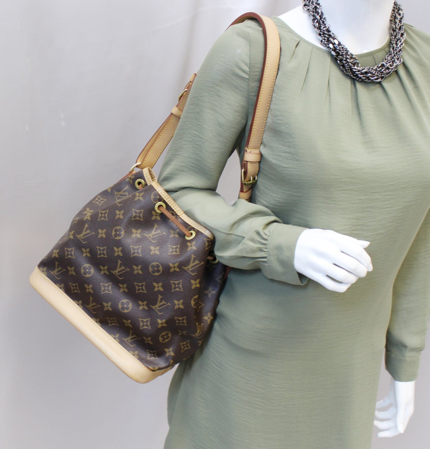 Louis Petit Noe Nm Shoulder Bag Canvas Monogram