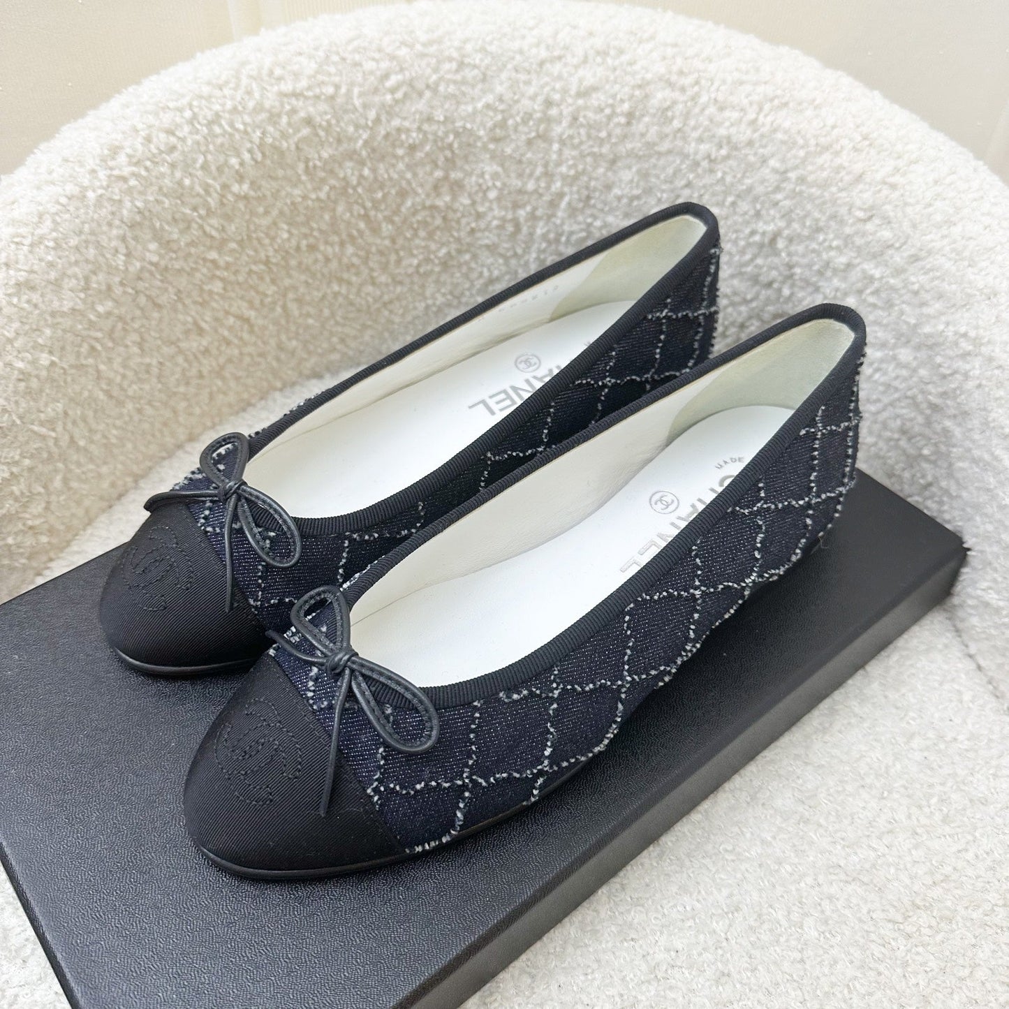Chanel Classic Ballerina Pumps In Embroidered Denim Black Gosgrain Size 36 Bag