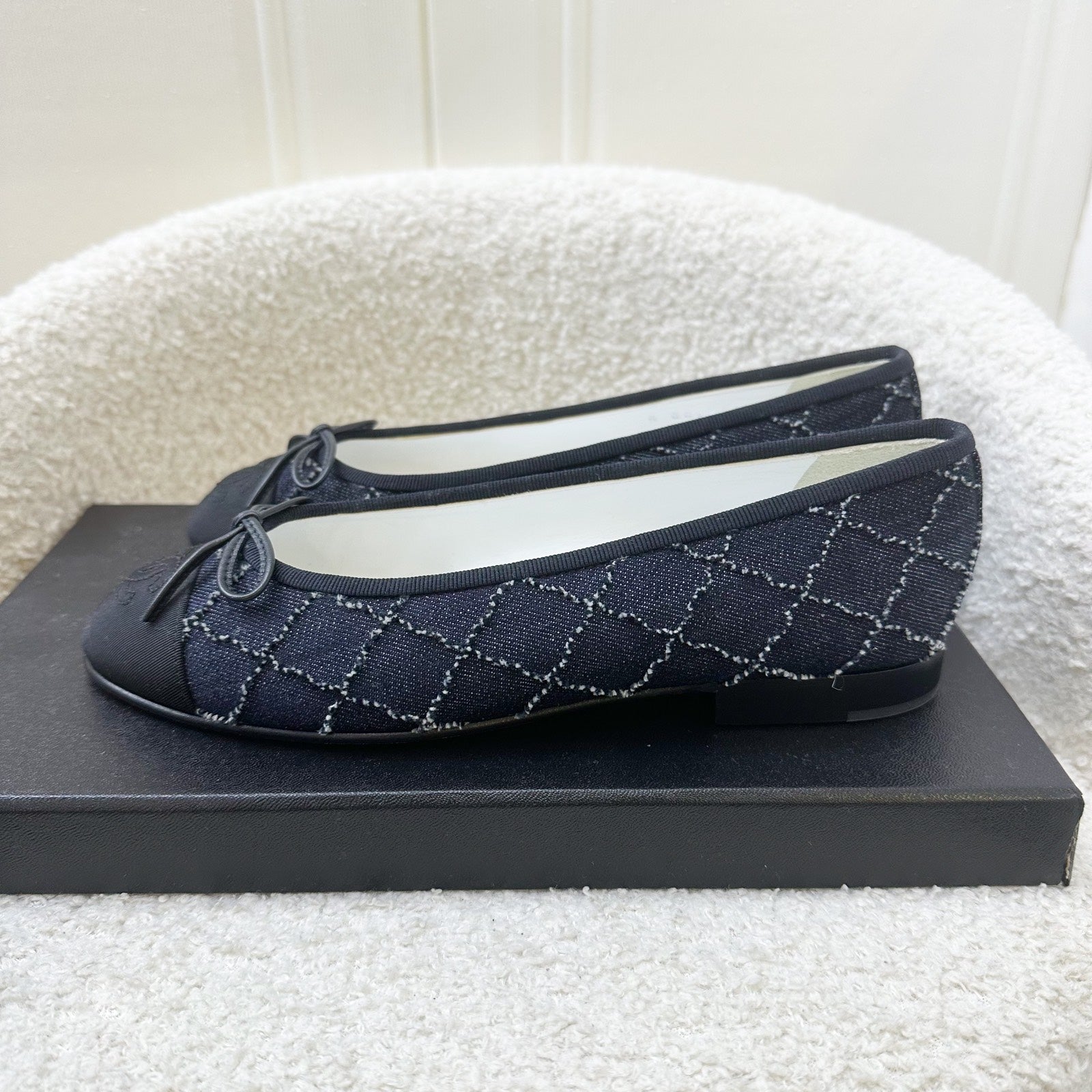Chanel Classic Ballerina Pumps In Embroidered Denim Black Gosgrain Size 36 Bag