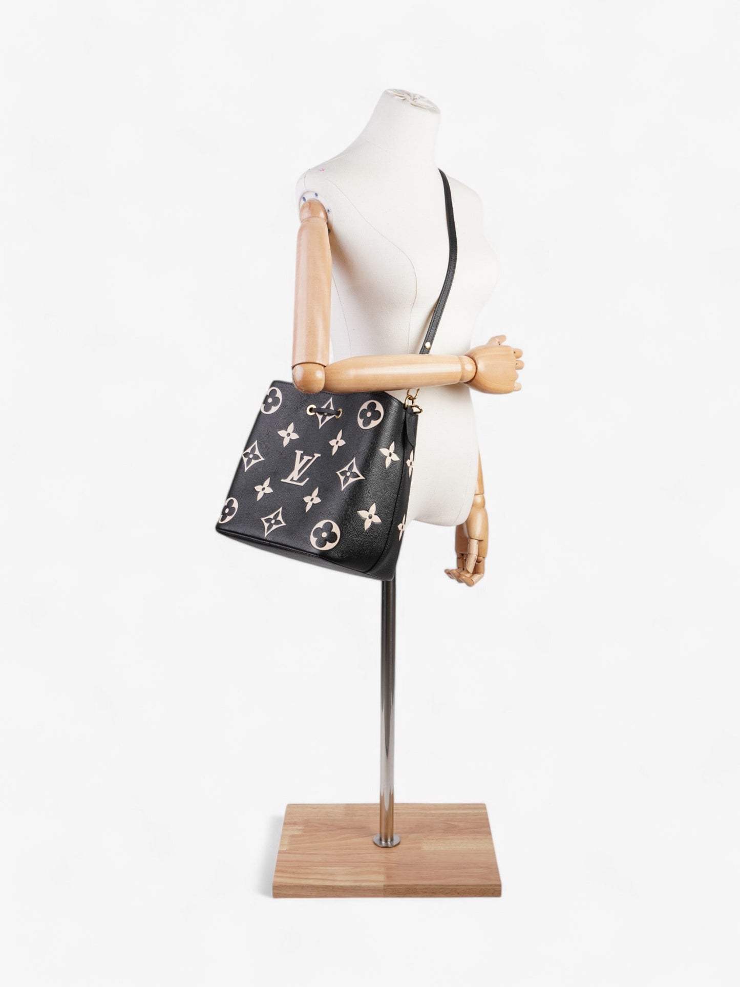 Louis Vuitton NeoNoe MM Monogram Empreinte Leather Handbag