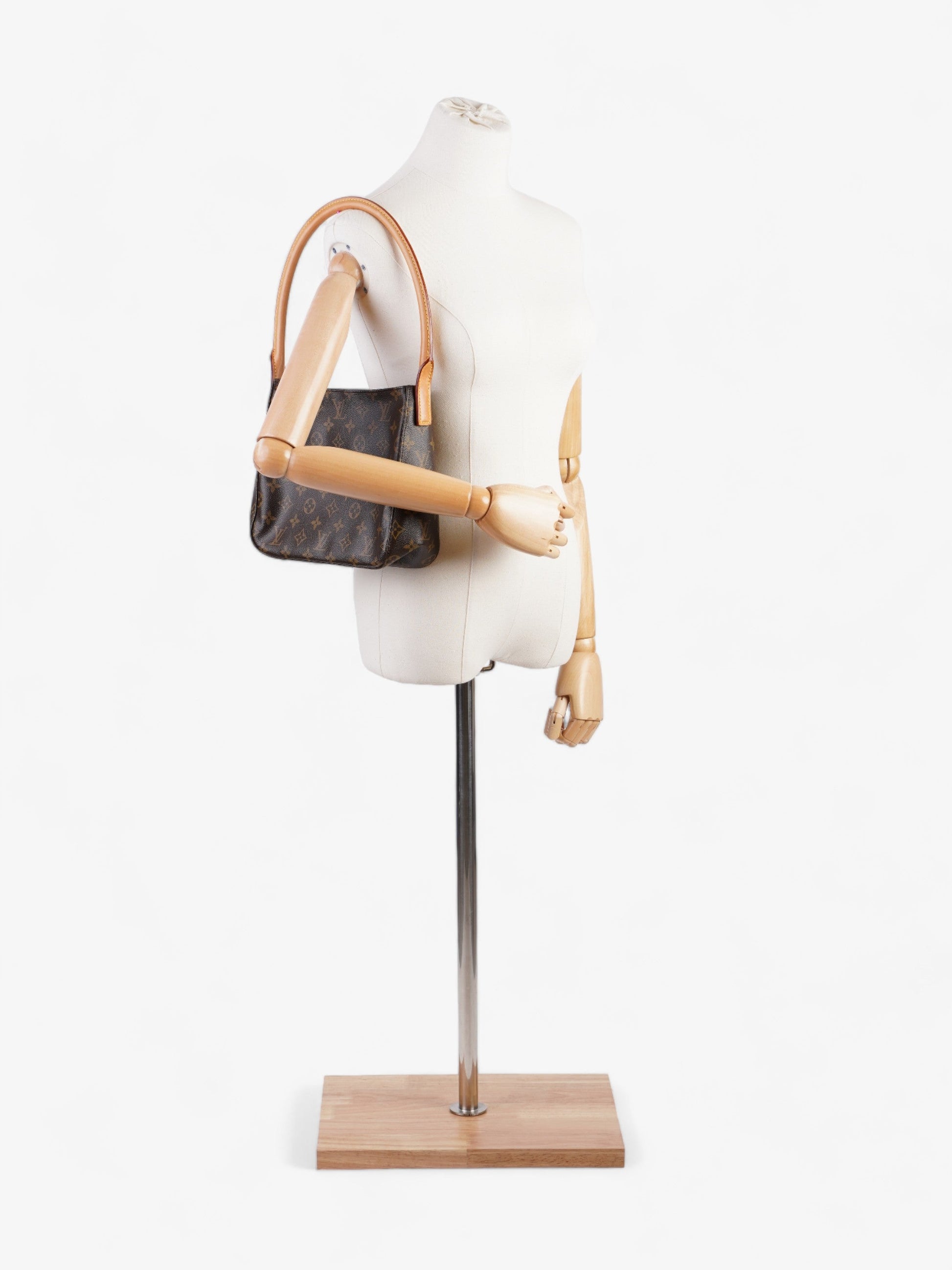 Louis Vuitton Looping MM Monogram Canvas Handbag Canvas Mm