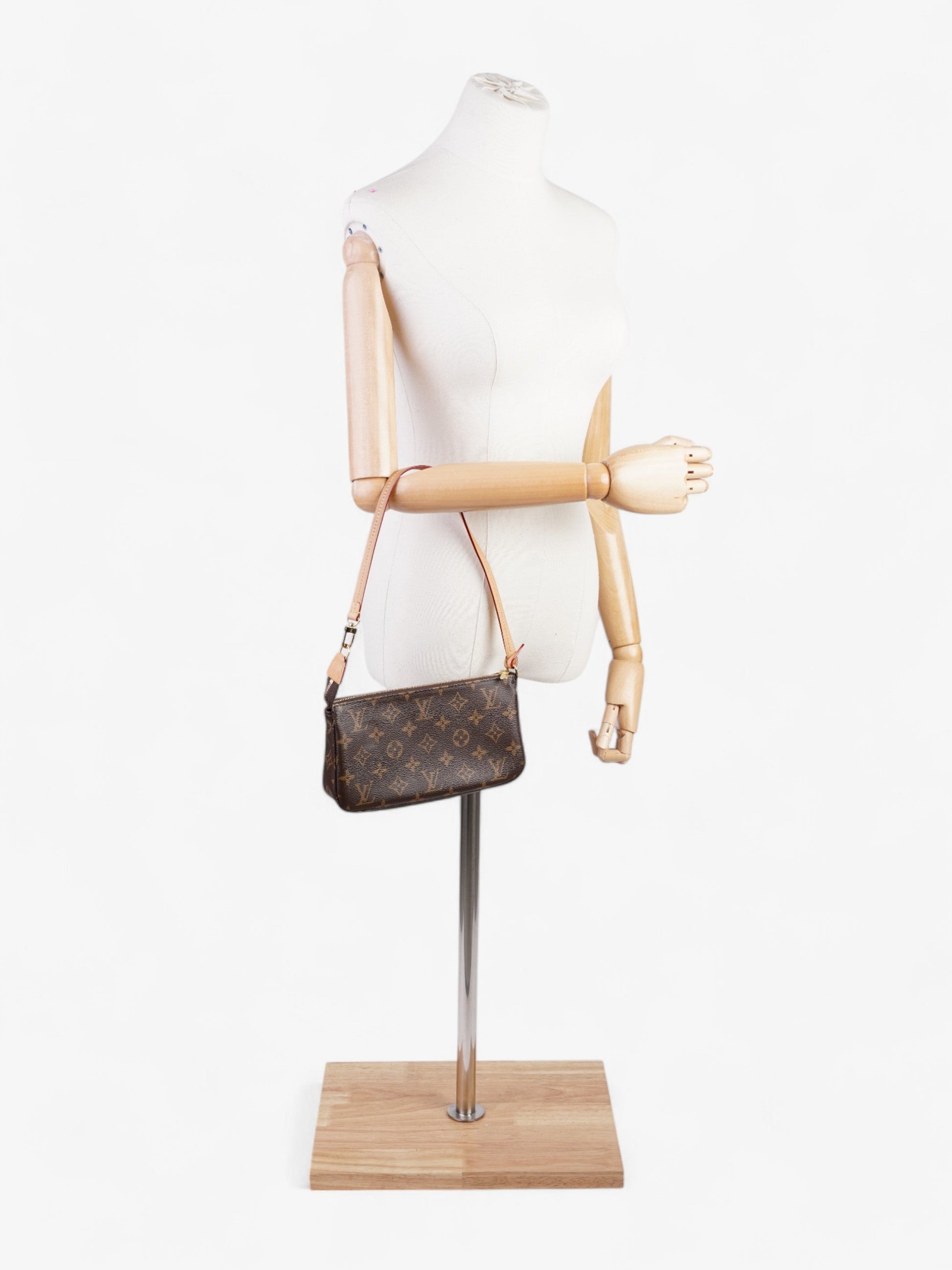 Louis Vuitton Pochette Accessoires Monogram Canvas Clutch Bag 12
