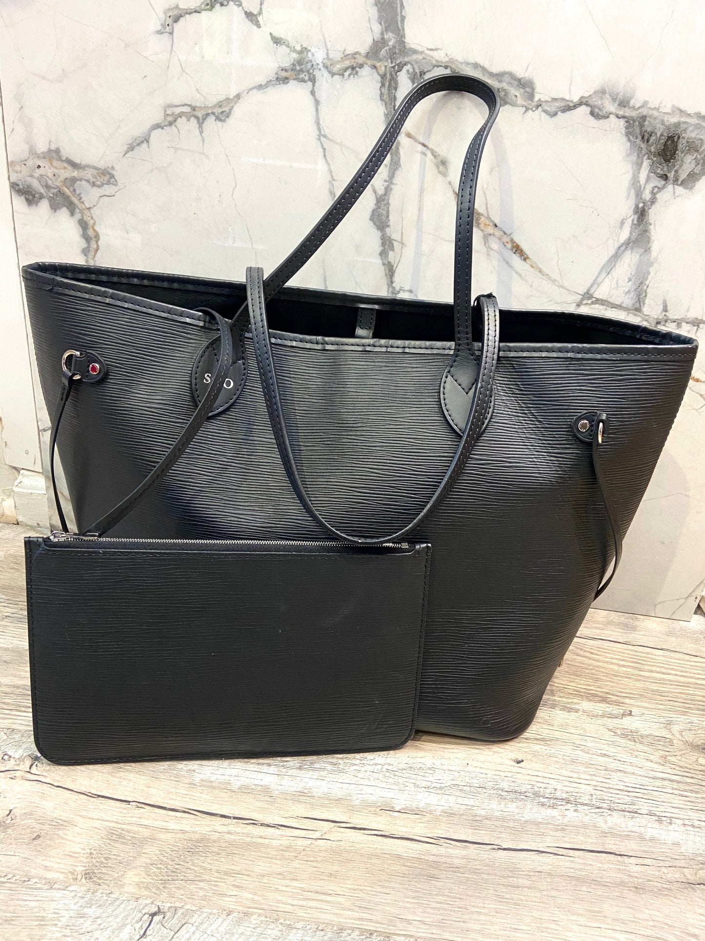 Louis Vuitton MM POCHETTE Epi Leather Neverfull Tote Bag