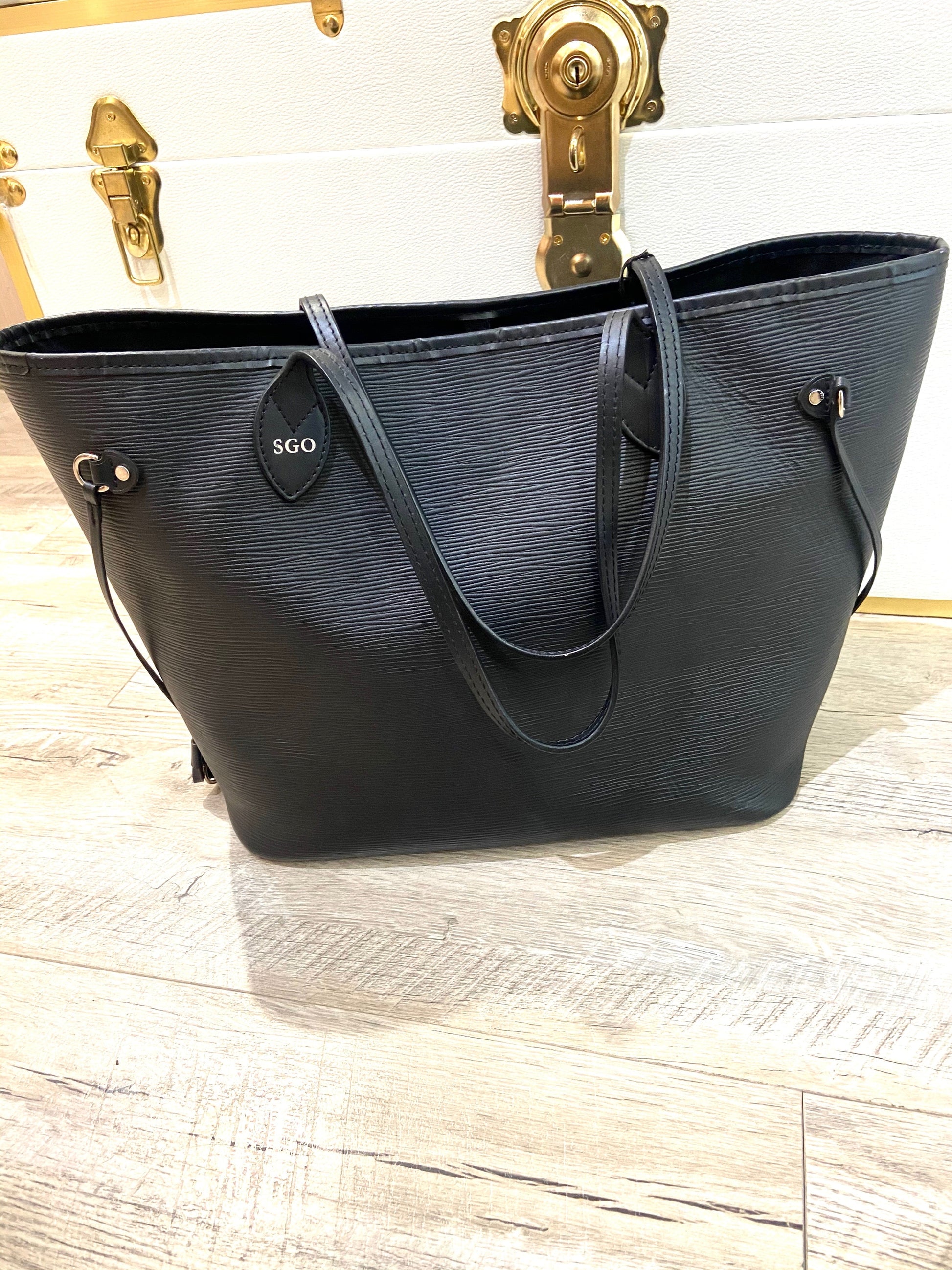 Louis Vuitton MM POCHETTE Epi Leather Neverfull Tote Bag