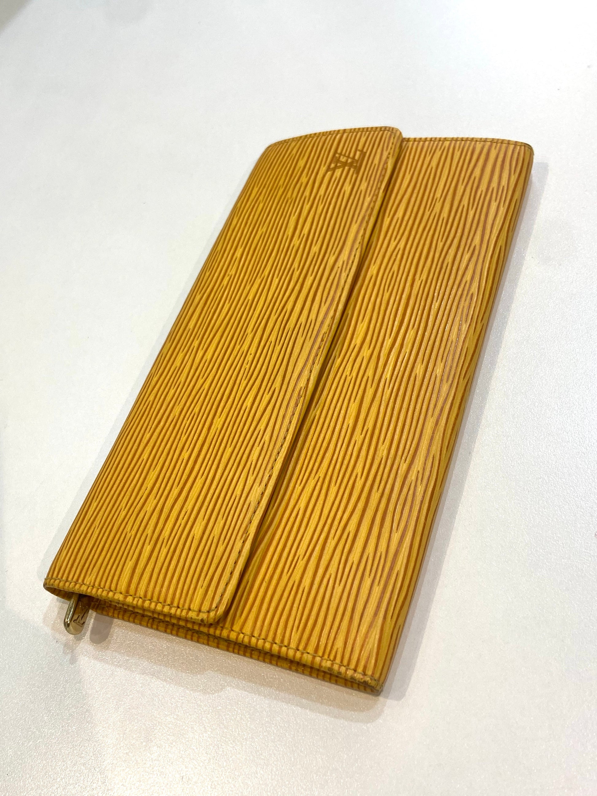 Louis Vuitton PORTE MONNAIE Epi Leather Wallet Case