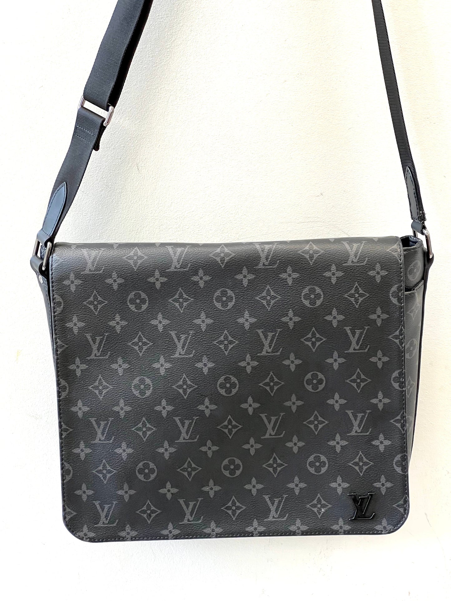 Louis Vuitton ECLIPSE DISTRICT MM Monogram Handbag