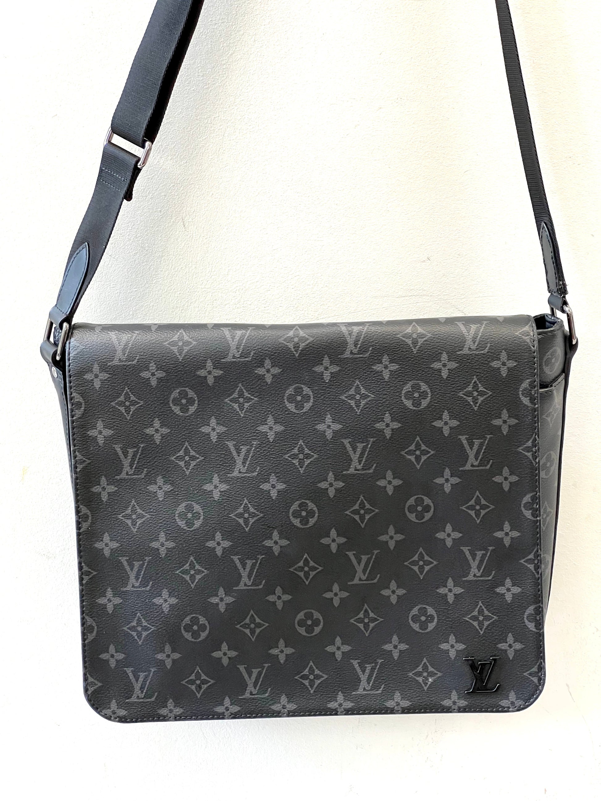 Louis Vuitton ECLIPSE DISTRICT MM Monogram Handbag
