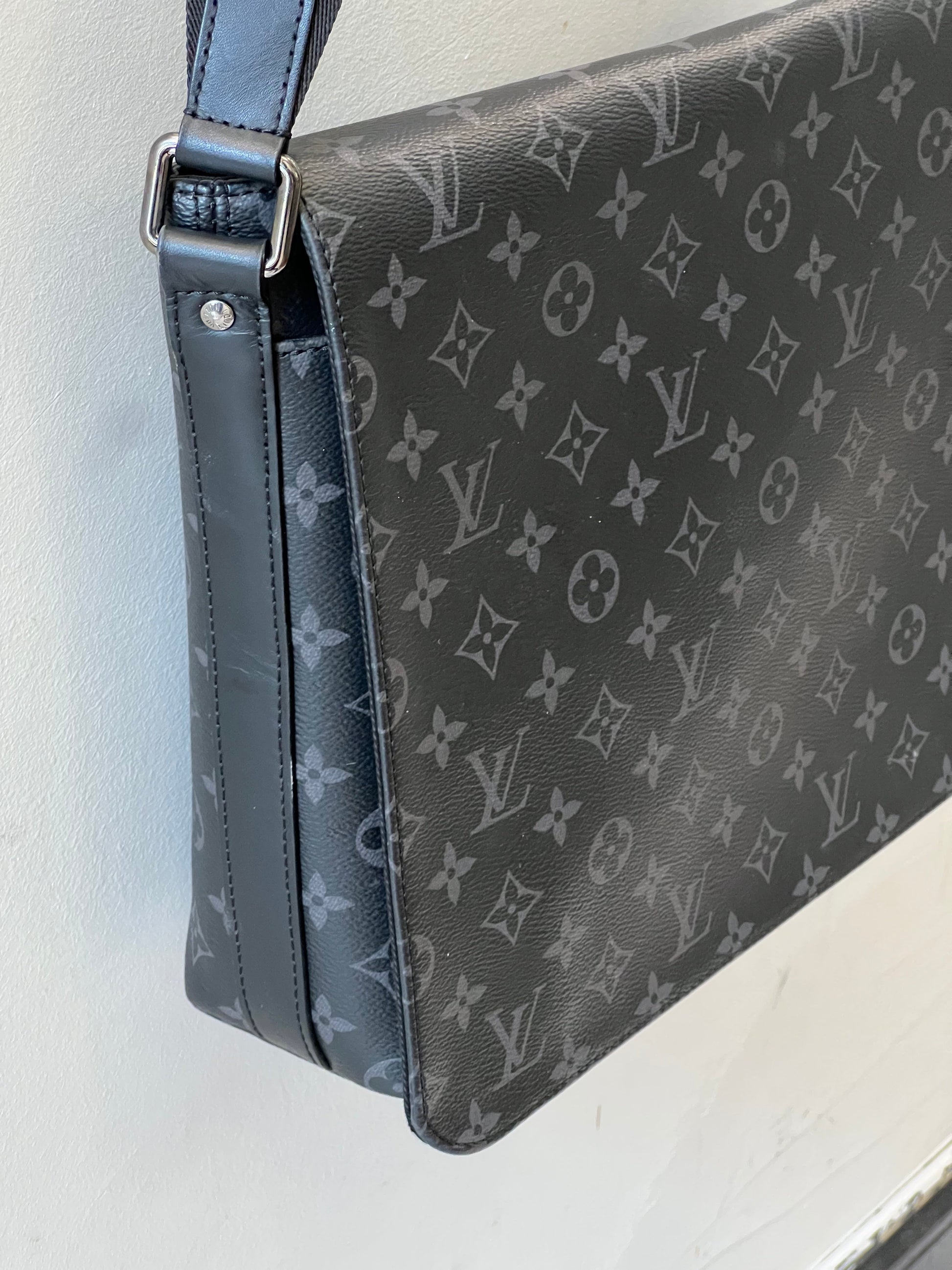 Louis Vuitton ECLIPSE DISTRICT MM Monogram Handbag