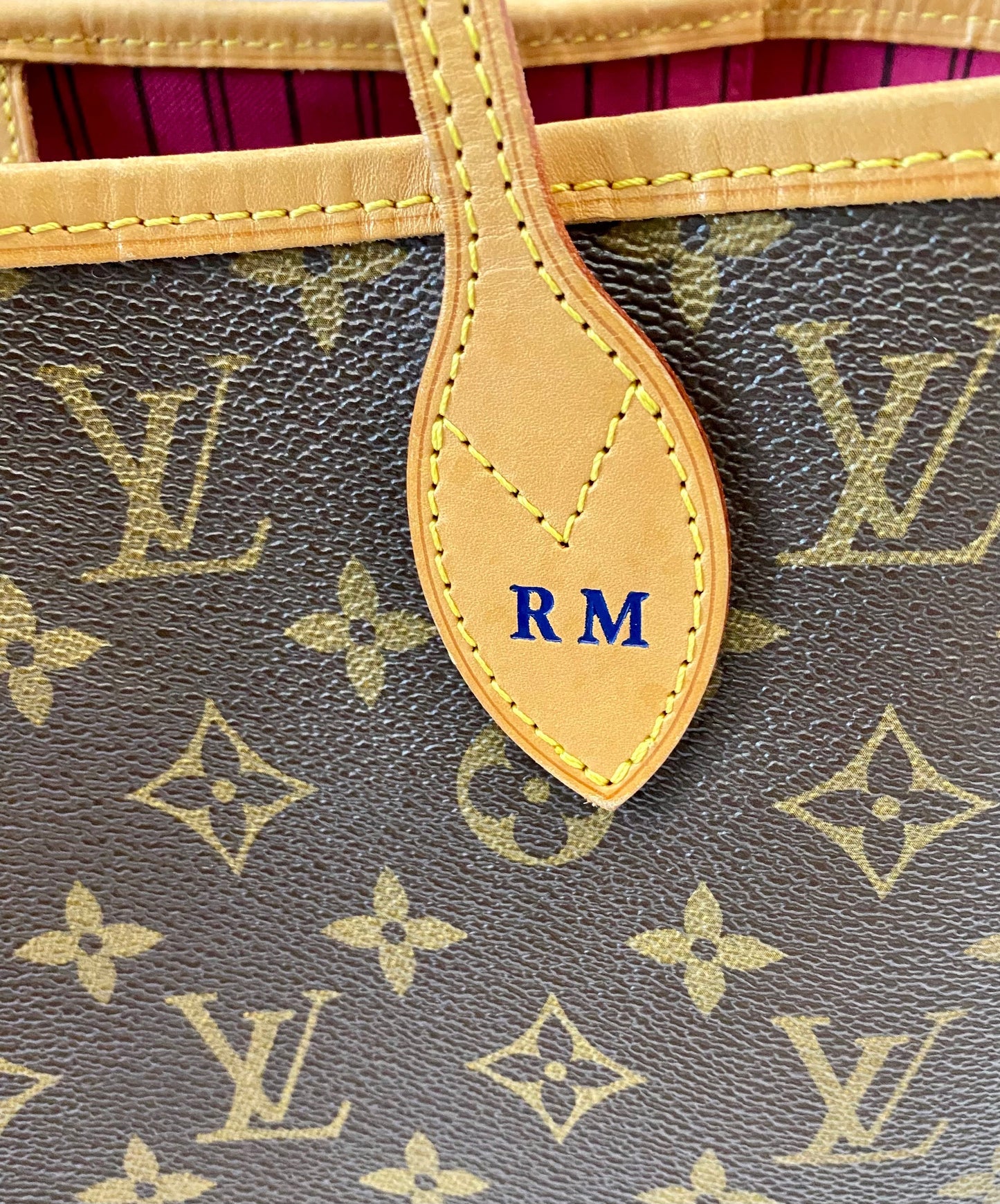 Louis Vuitton MM Monogram Neverfull Tote Bag