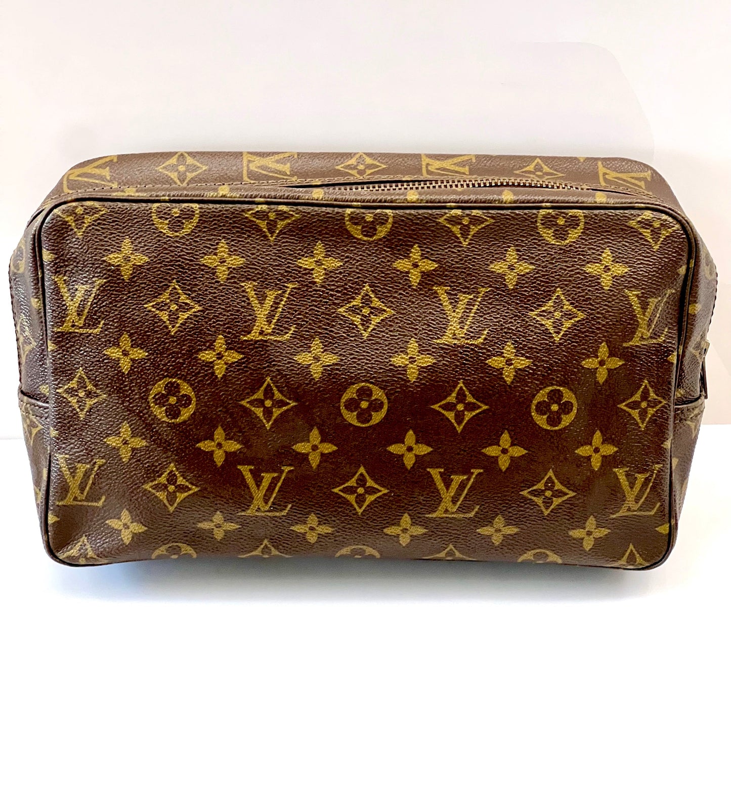 Louis Vuitton TROUSSE DE TOILETTE 28 Monogram Handbag