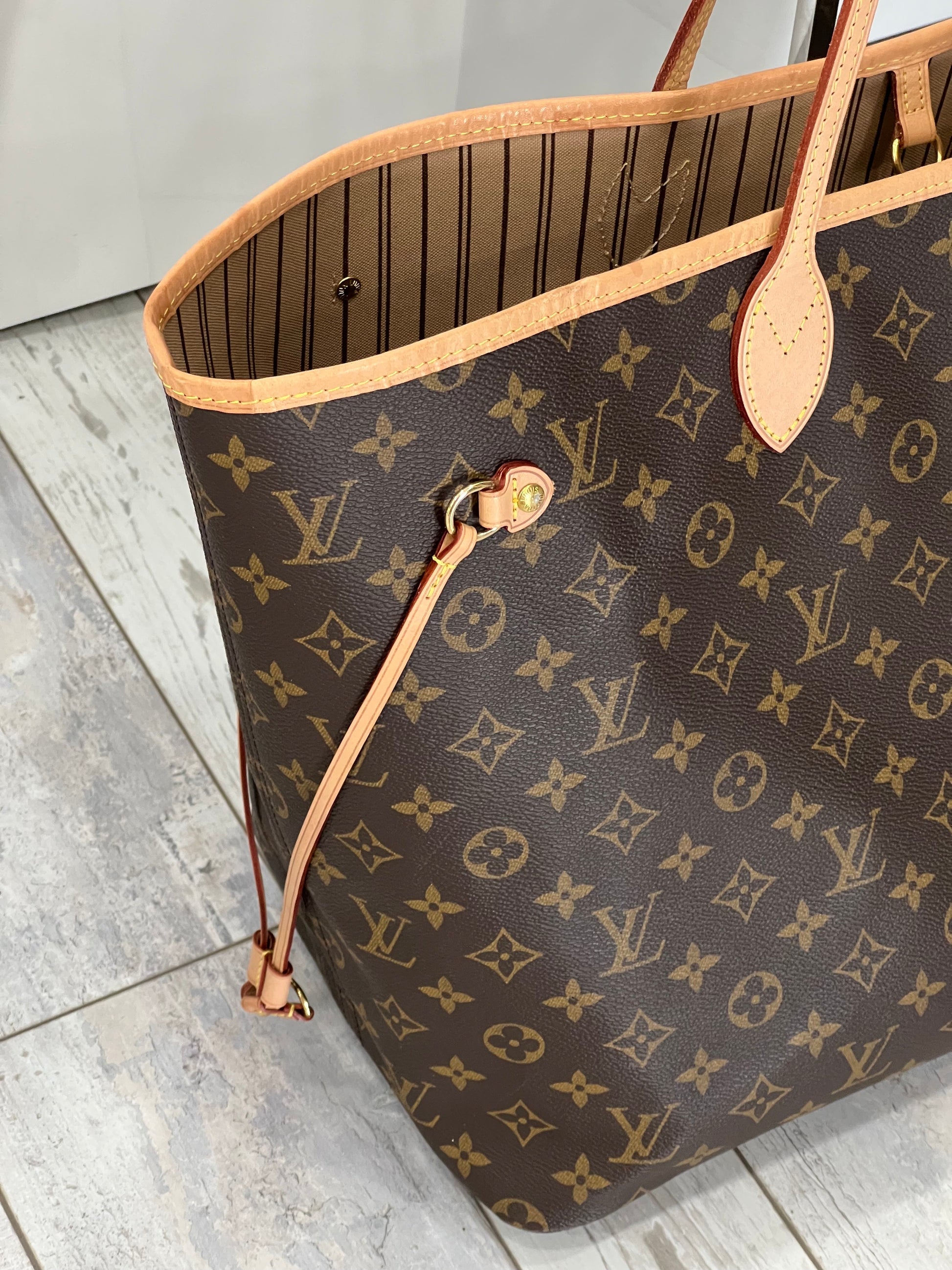 Louis Vuitton GM Monogram Neverfull Tote Bag Bag 1