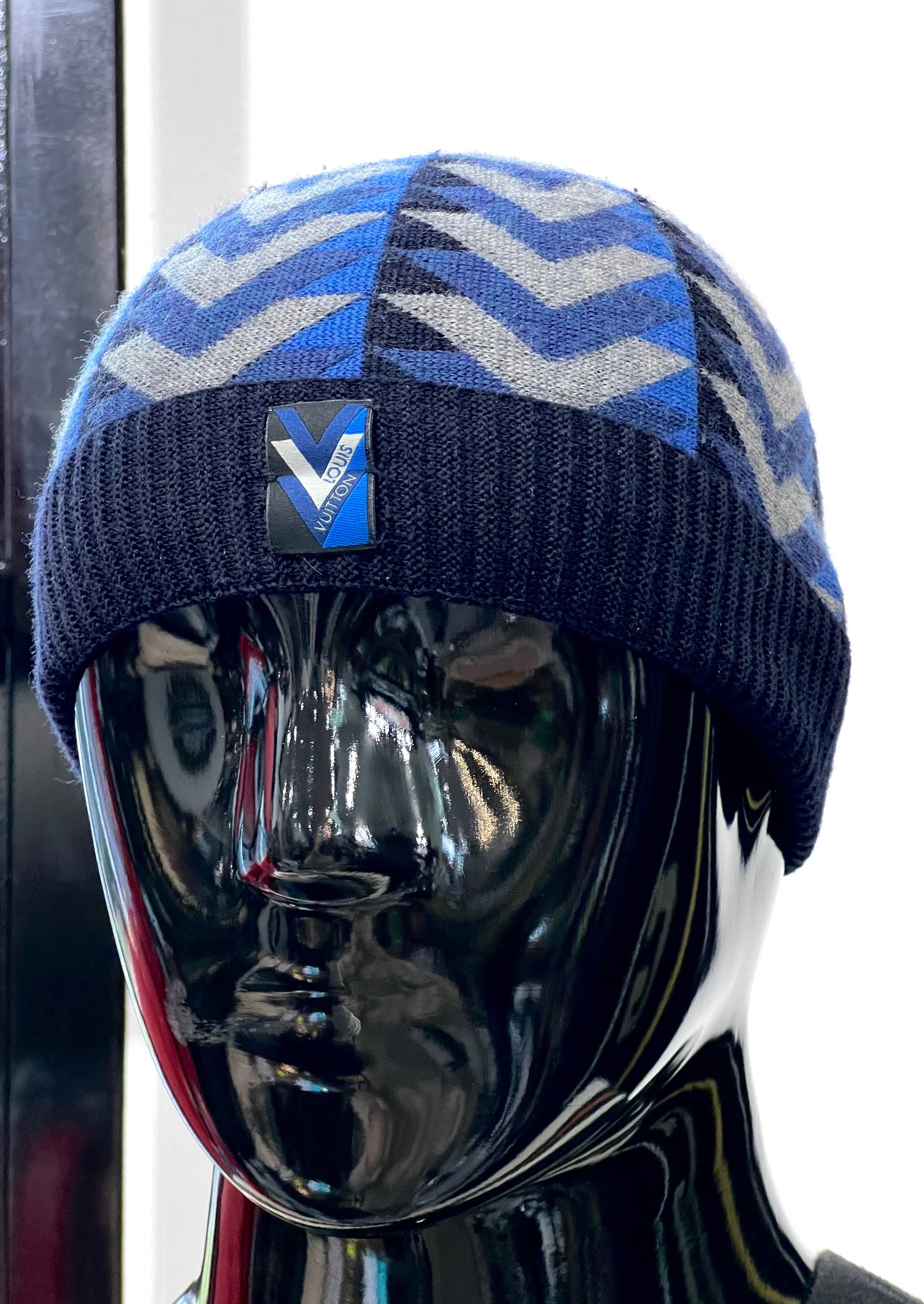 Louis Vuitton V WOOL BEANIE HAT