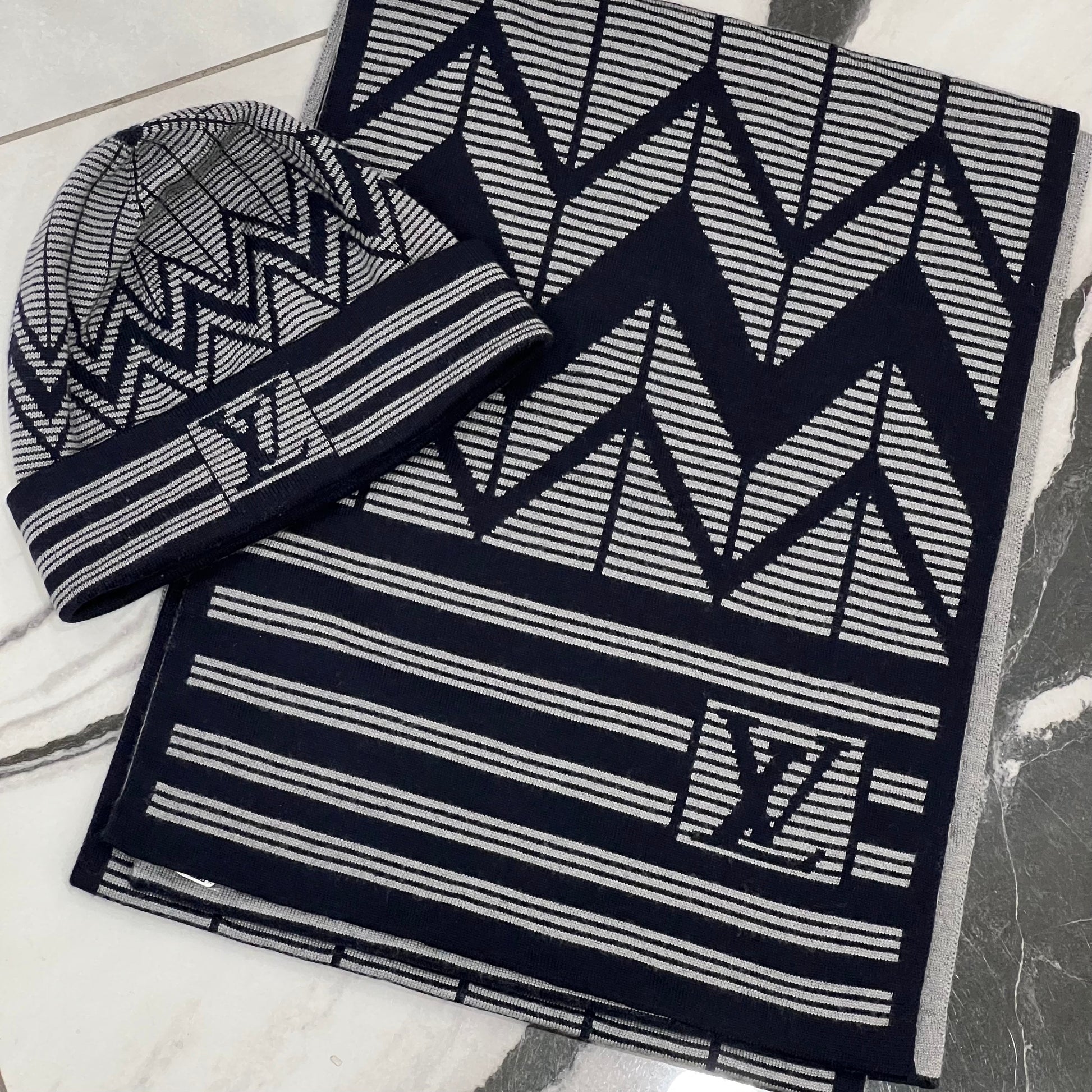 Louis Vuitton WOOL CASHMERE SCARF