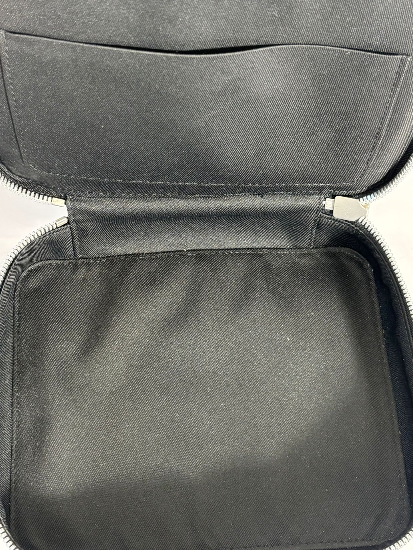 Louis Vuitton ECLIPSE TOILETRY Damier Handbag