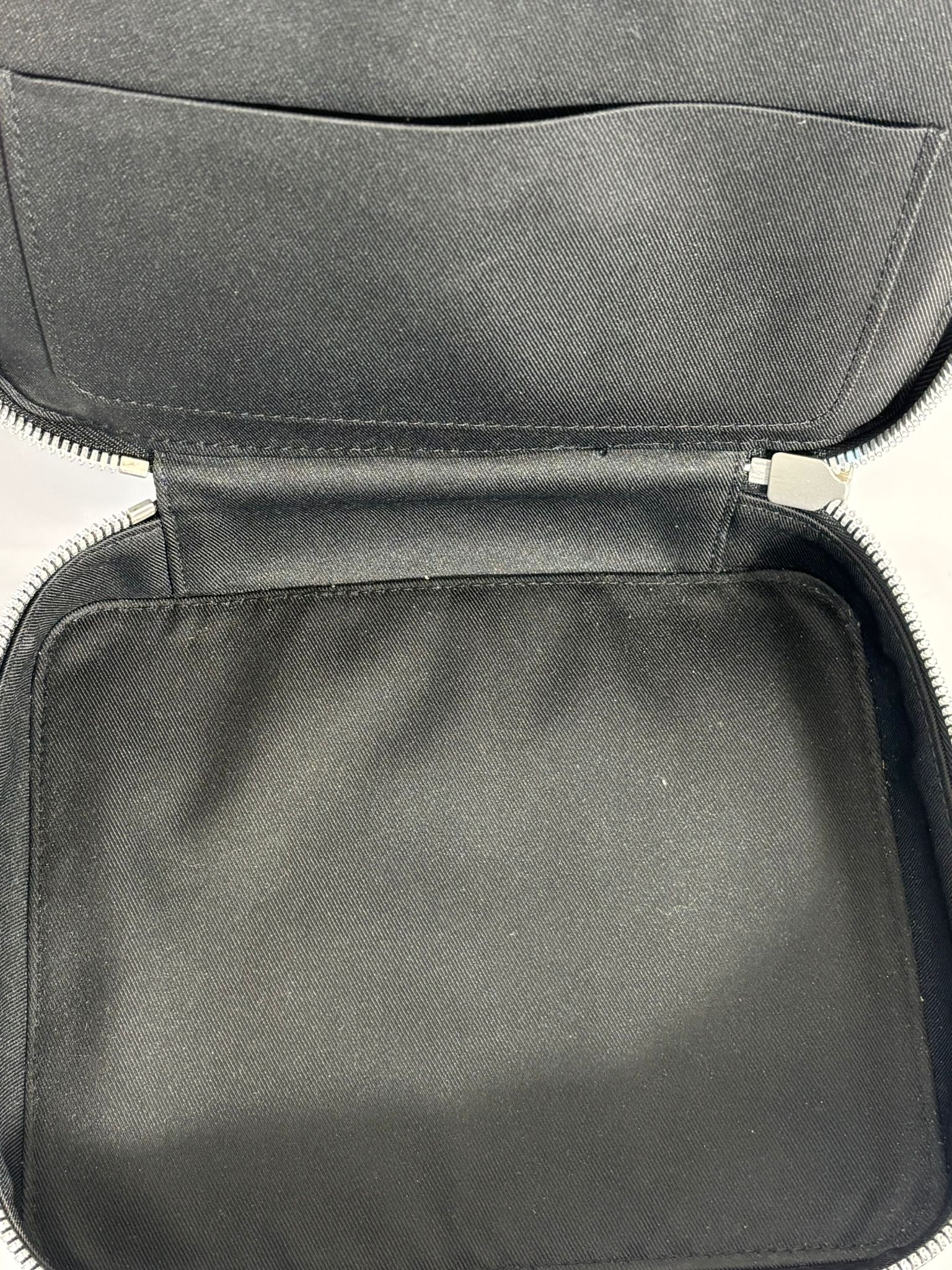 Louis Vuitton ECLIPSE TOILETRY Damier Handbag