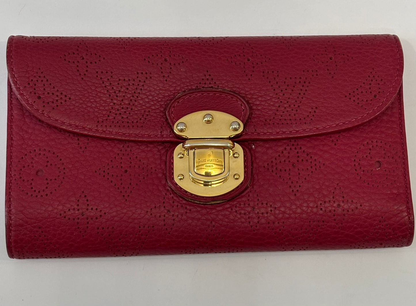 Louis Vuitton MAHINA AMELIA Leather Wallet Case
