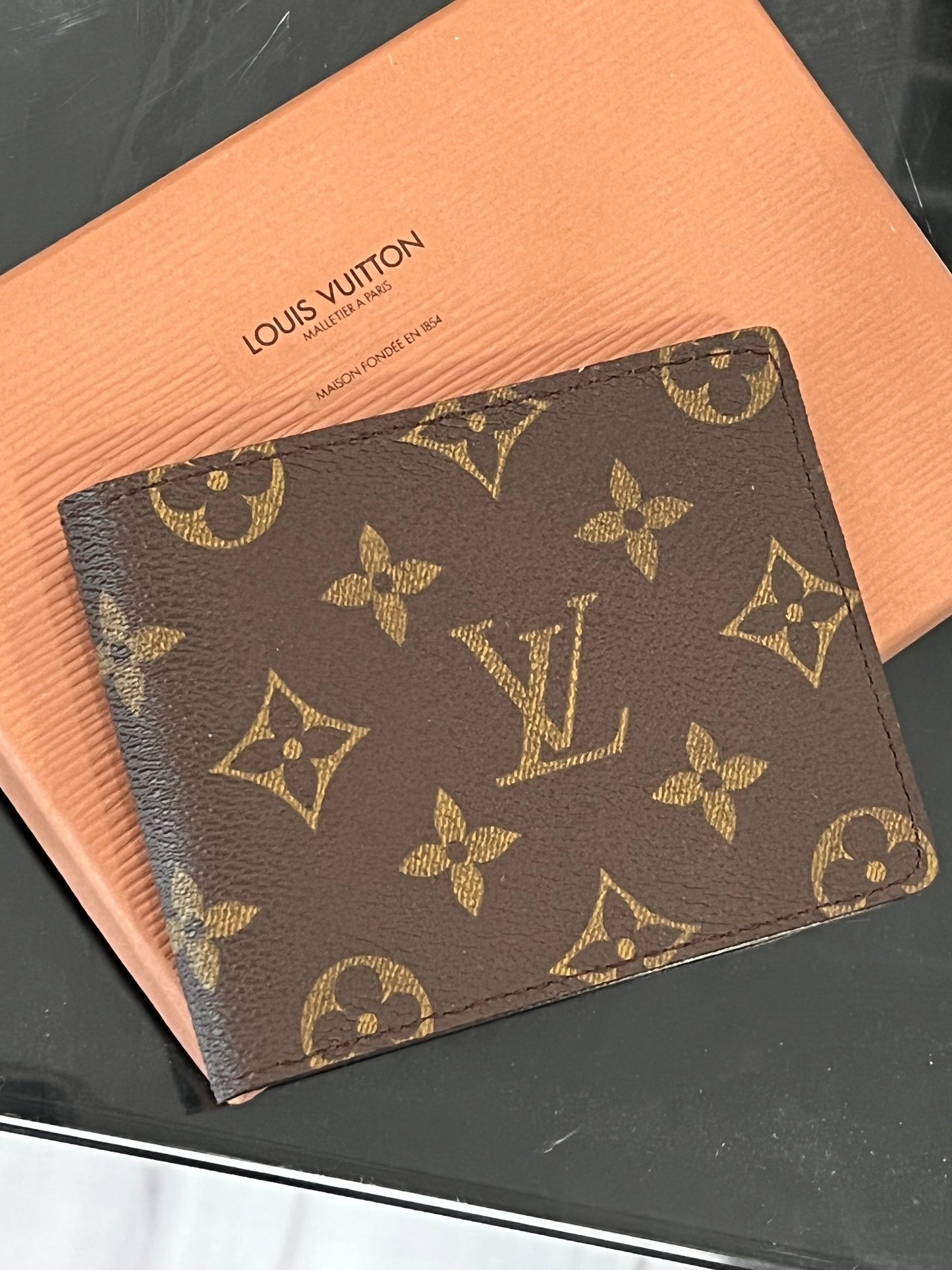 Louis Vuitton 's Monogram Wallet Case
