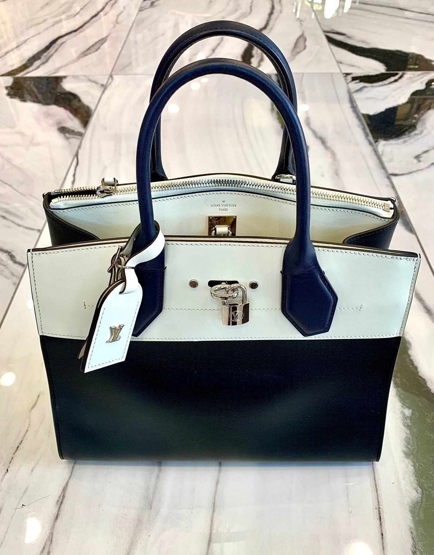 Louis Vuitton CITY STEAMER MM Handbag