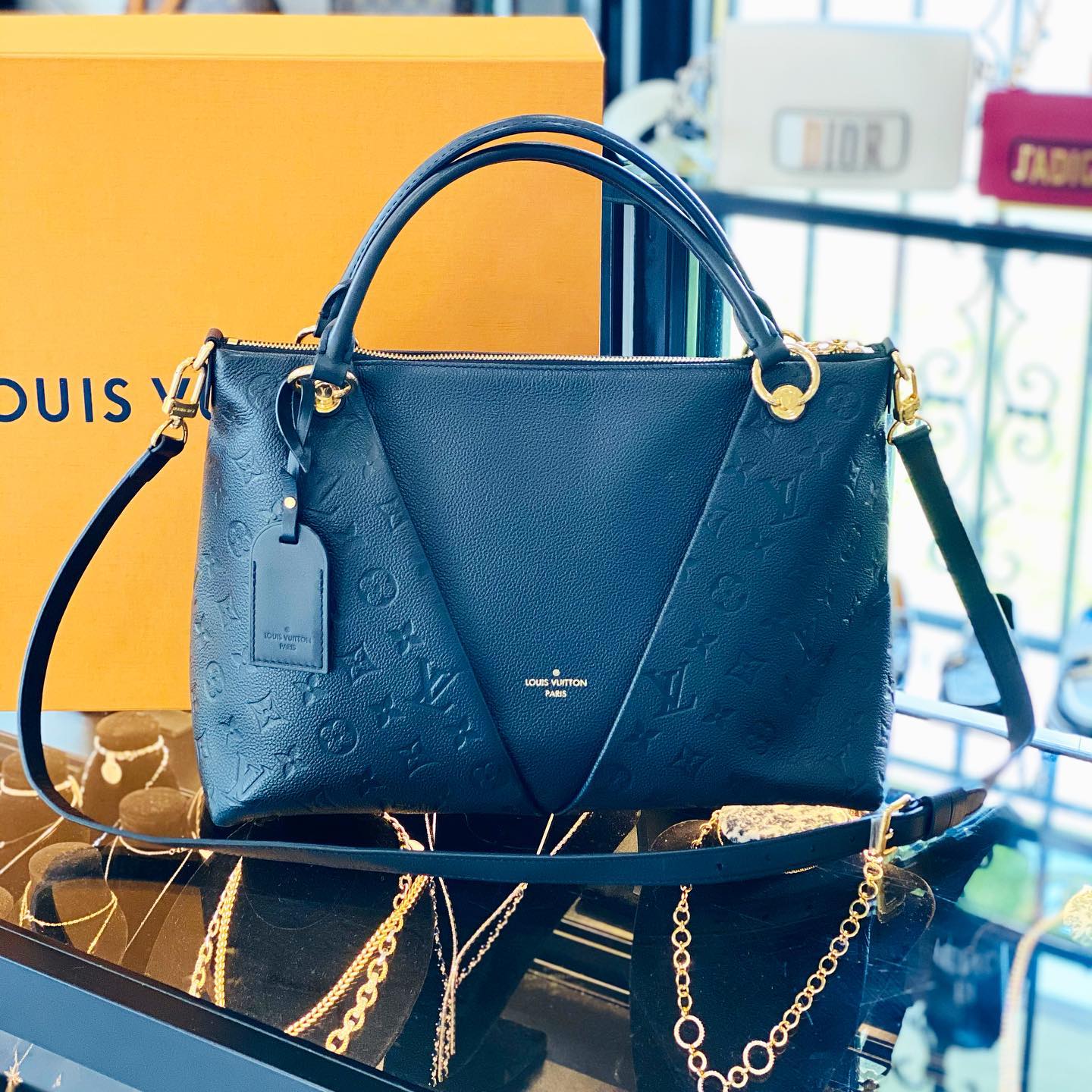 Louis Vuitton V MM Empreinte Tote Bag