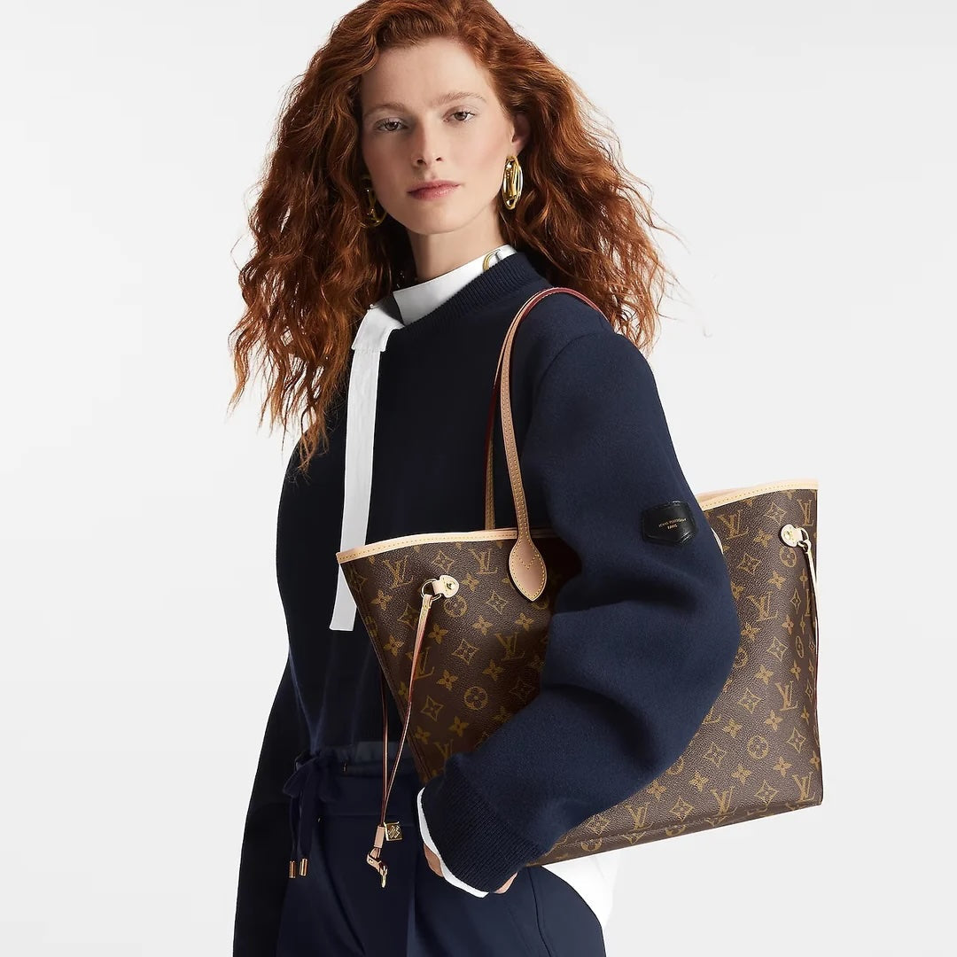 Louis Vuitton GM Monogram Neverfull Tote Bag Bag 2