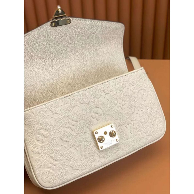 Louis Vuitton Pochette Metis Hand Bag Travel Bag
