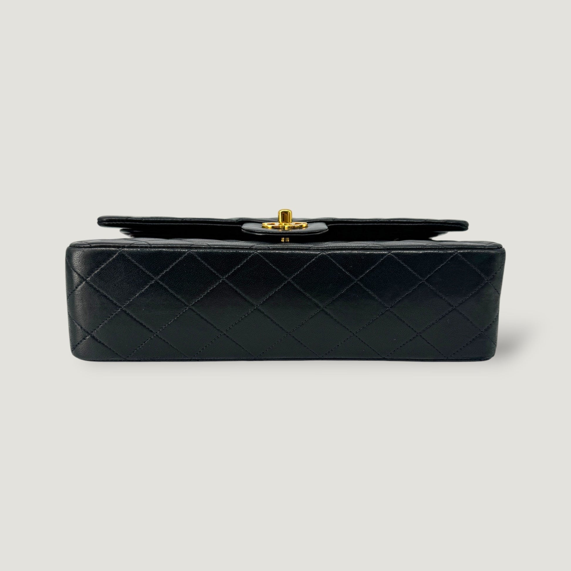 CHANEL CLASSIC MEDIUM BAG