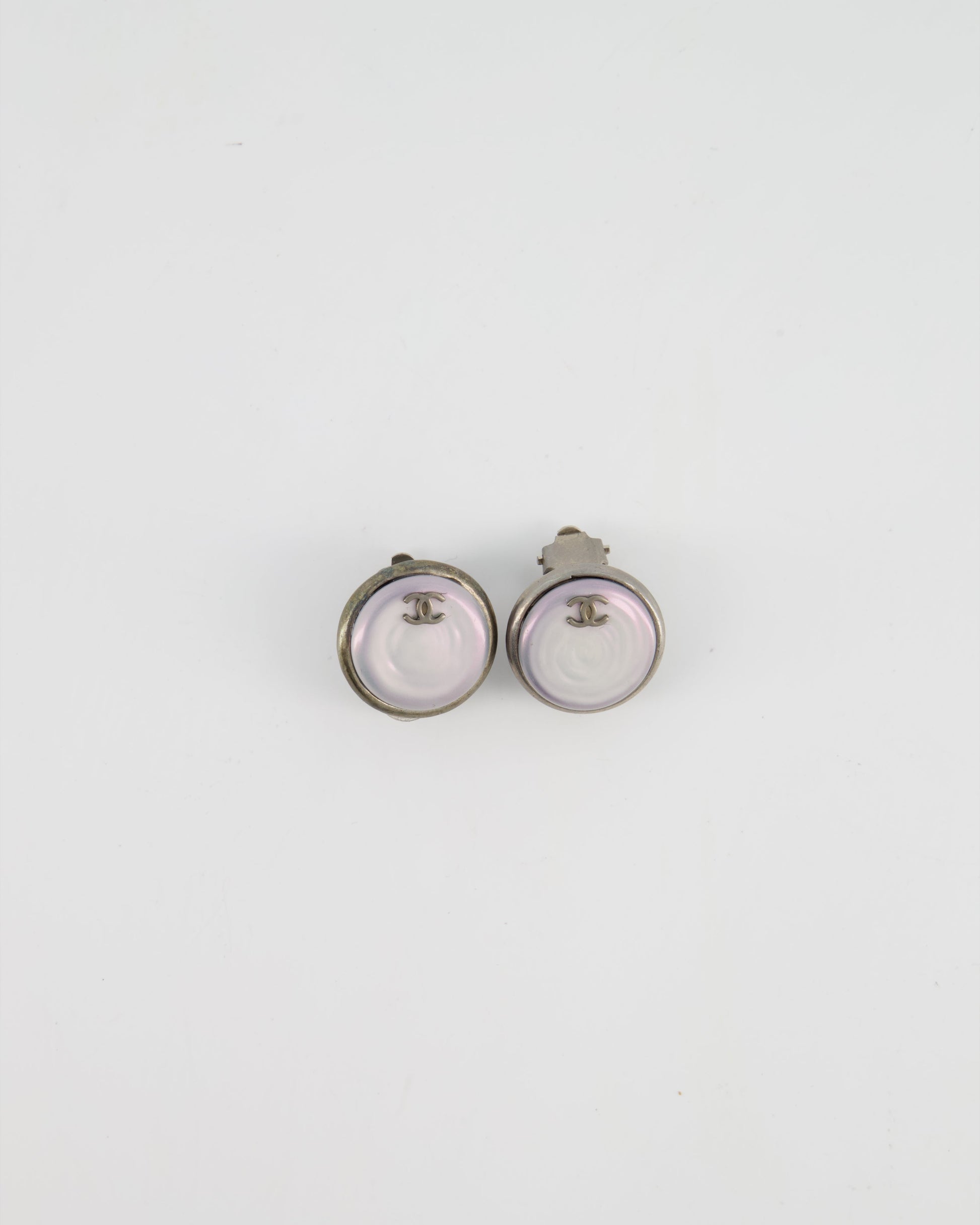 Chanel 99P Brushed Silver Round Iridescent Pearl CC Small Logo Clip on Earrings