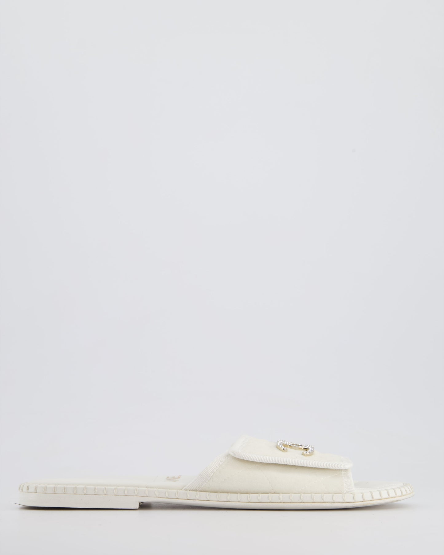 Chanel White Leather Bathrobe Quilted Sandals With Cc Crystal Logo Detail Size Eu 39