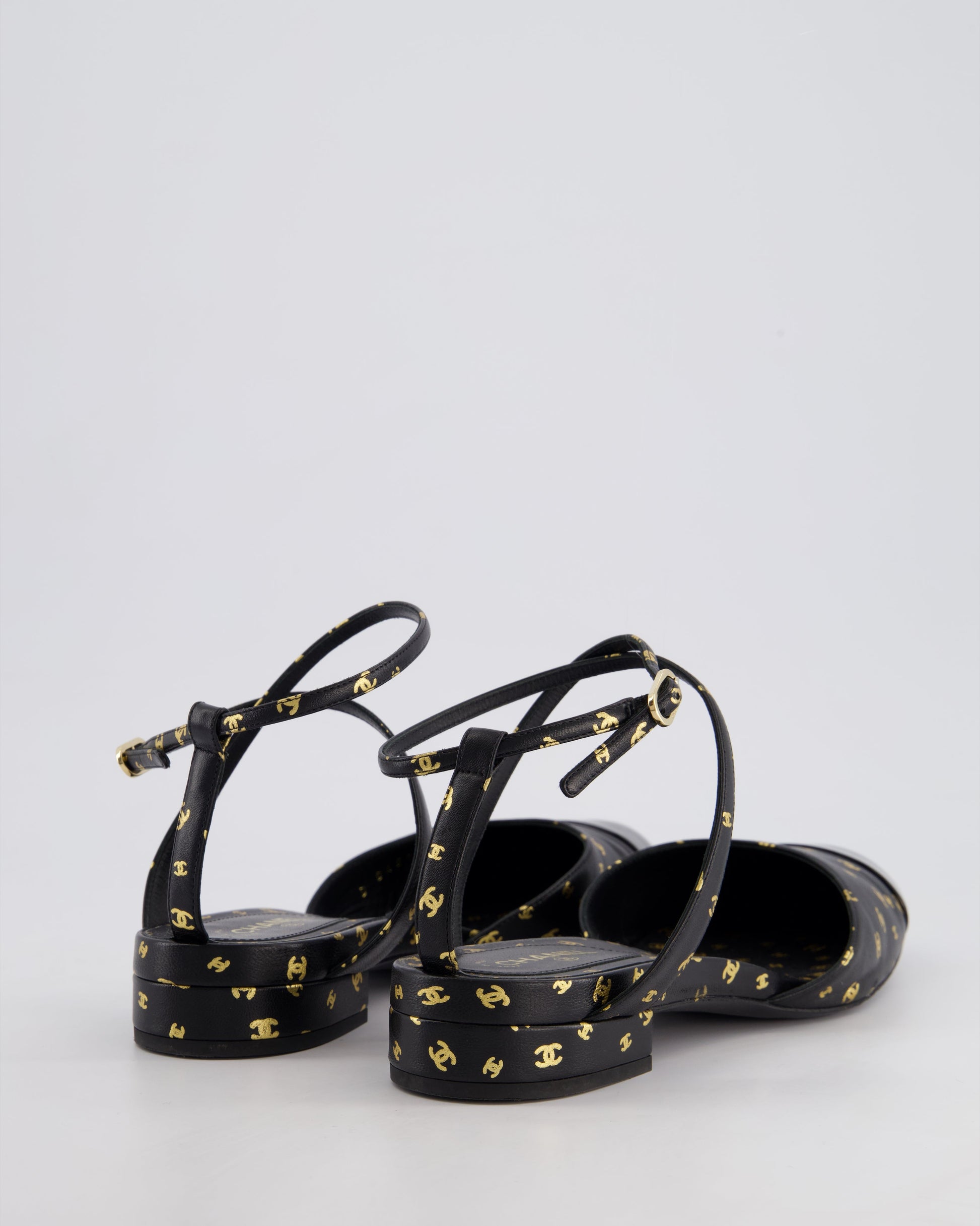 Chanel Black and Metallic Gold CC Logo Leather Flat Sandals Size Eu 39.5 for Women