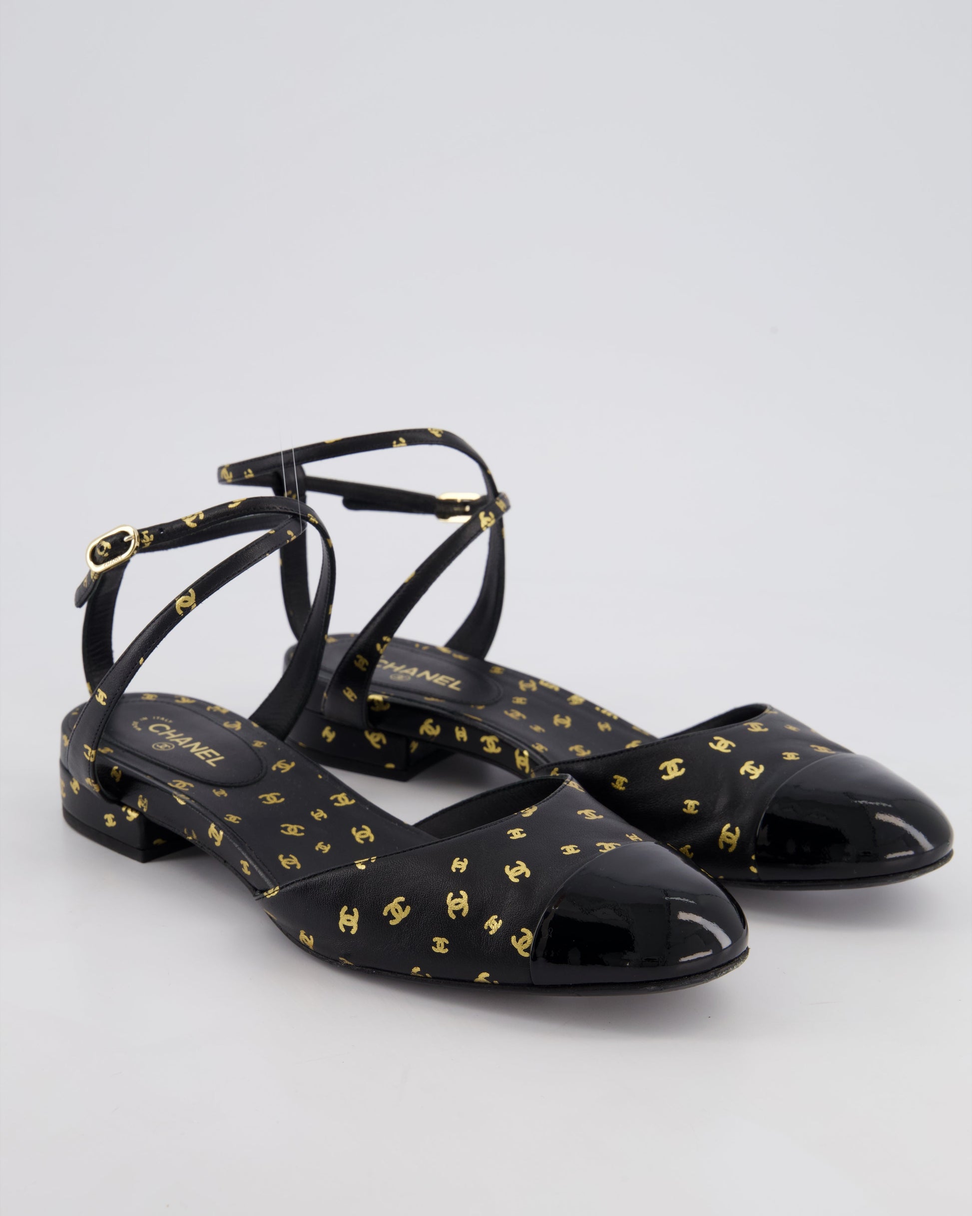 Chanel Black and Metallic Gold CC Logo Leather Flat Sandals Size Eu 39.5 for Women