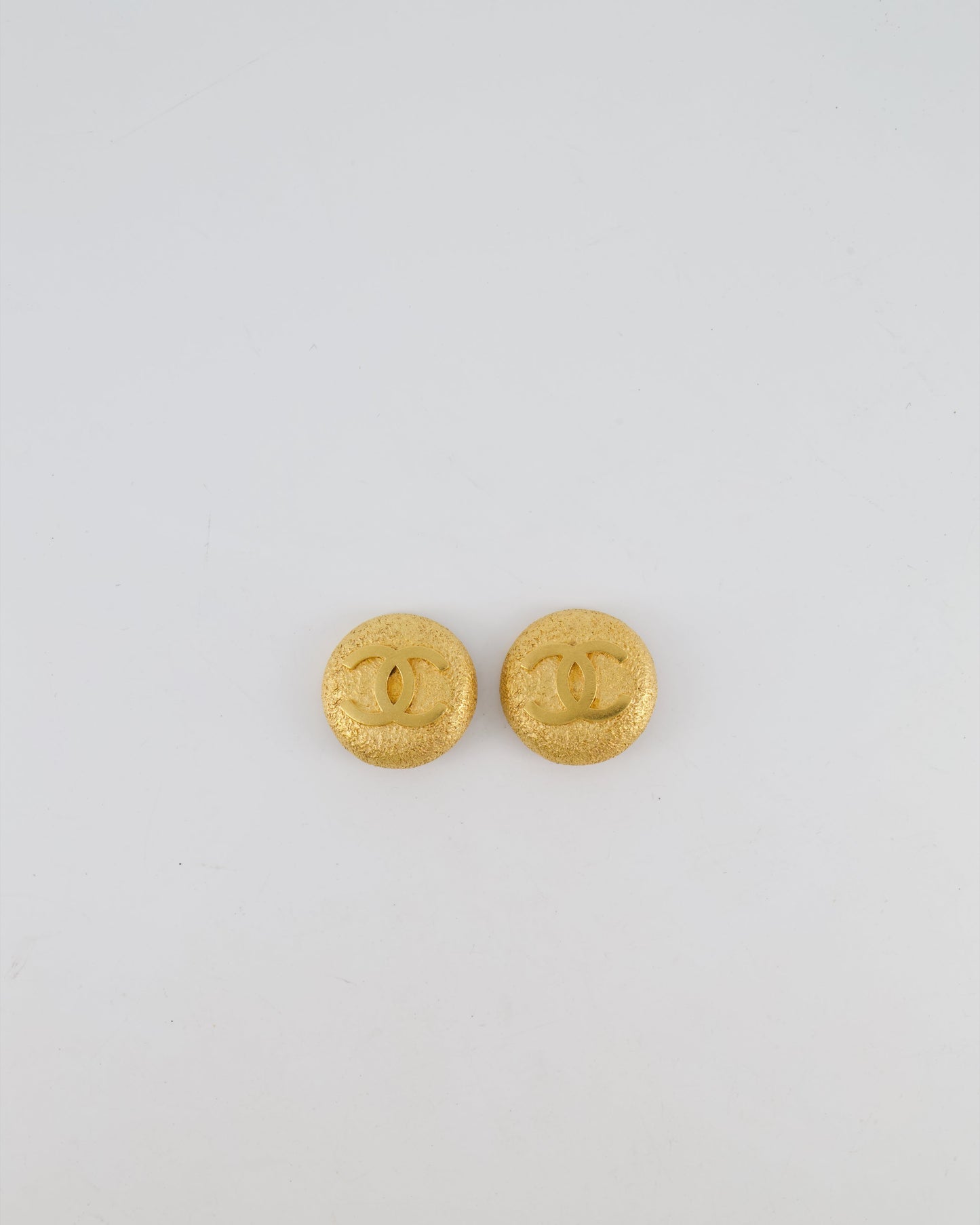 Chanel 95A   Gold Grained Round Clip-On Earrings with Gold CC Logo