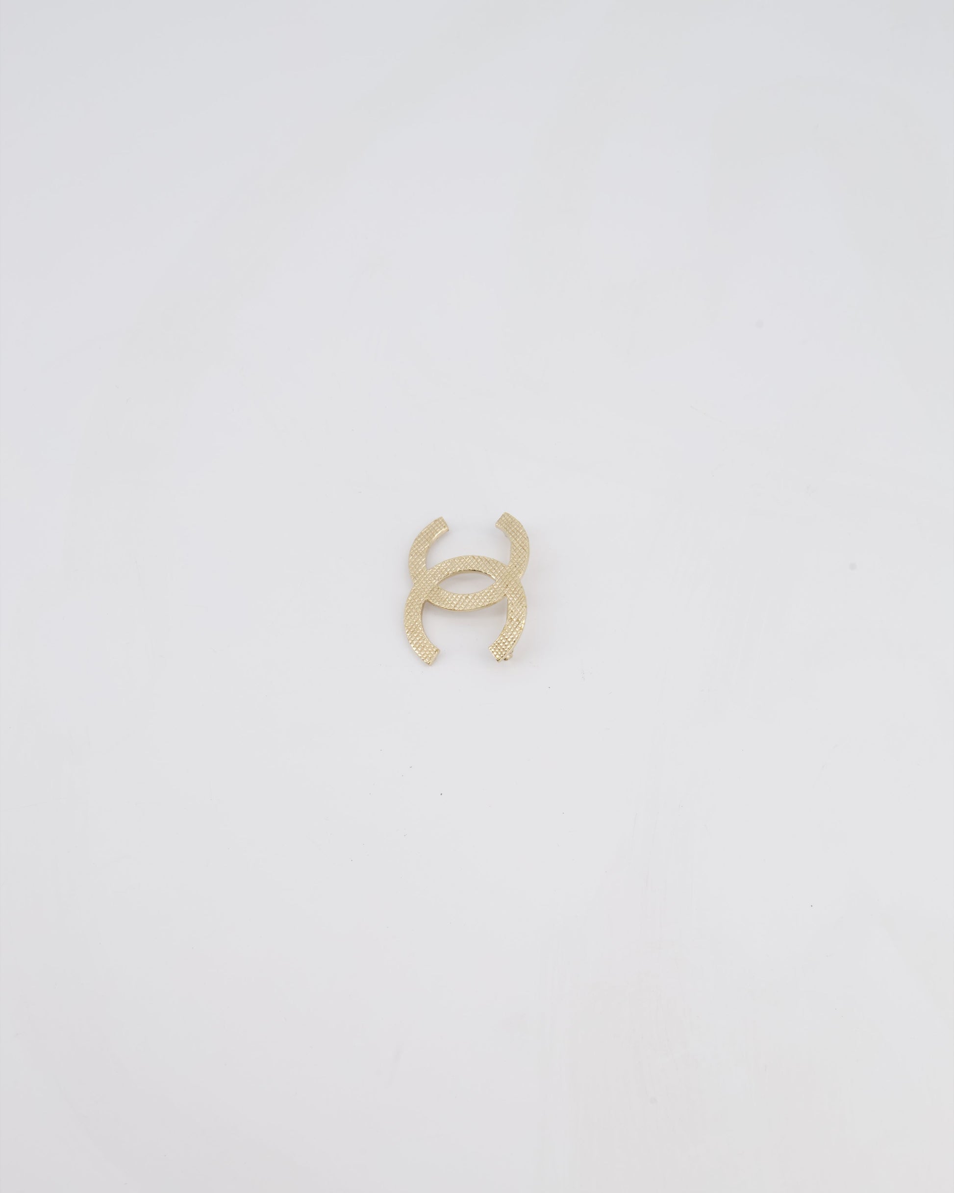 Chanel 16B Champagne Gold CC Textured Brooch