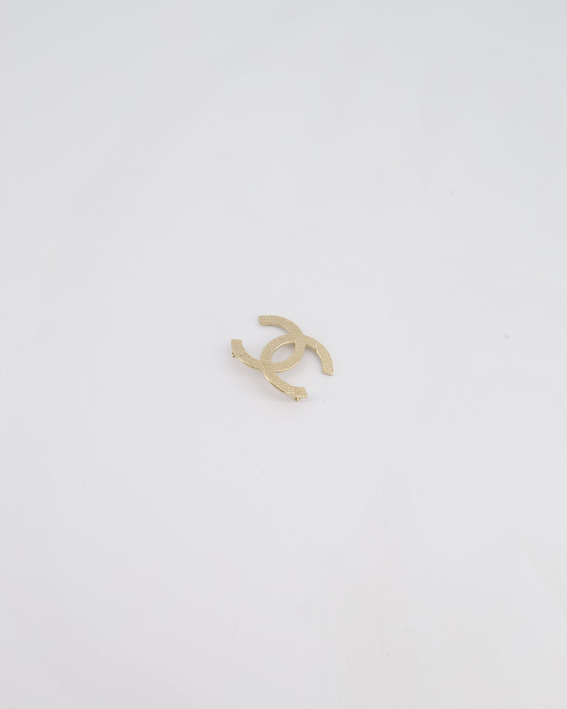 Chanel 16B Champagne Gold CC Textured Brooch