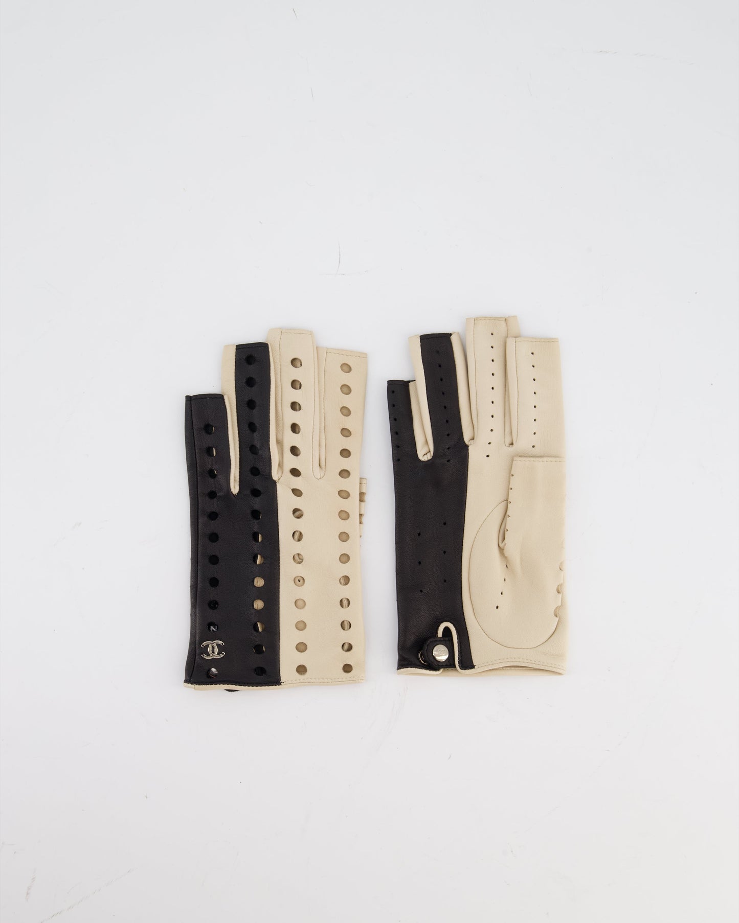 Chanel Black And Beige Perforated Fingerless Leather Gloves Size 7.5 Bag