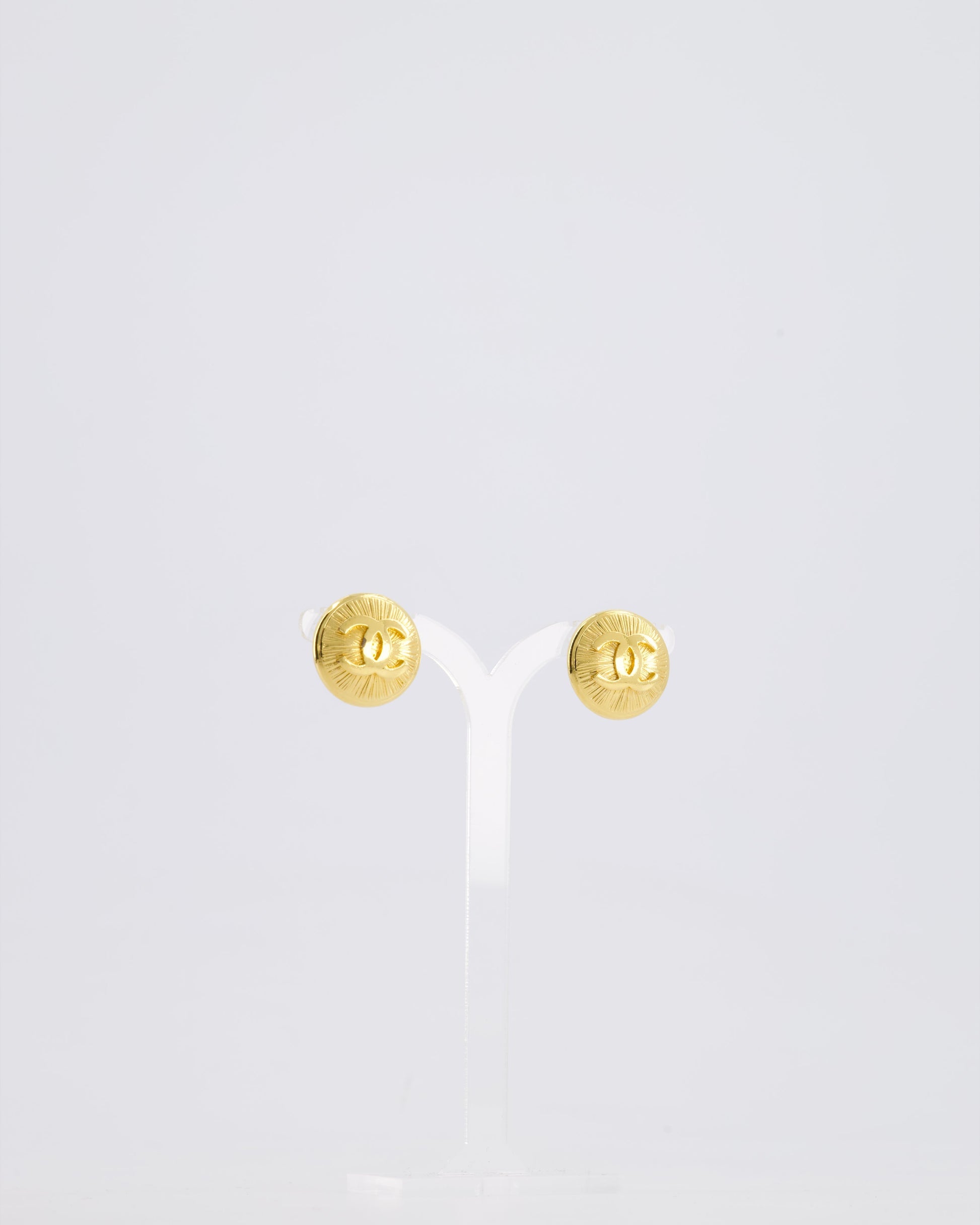Chanel *hot* Gold Medallion Starburst Clip on Earrings with CC Logo Detail
