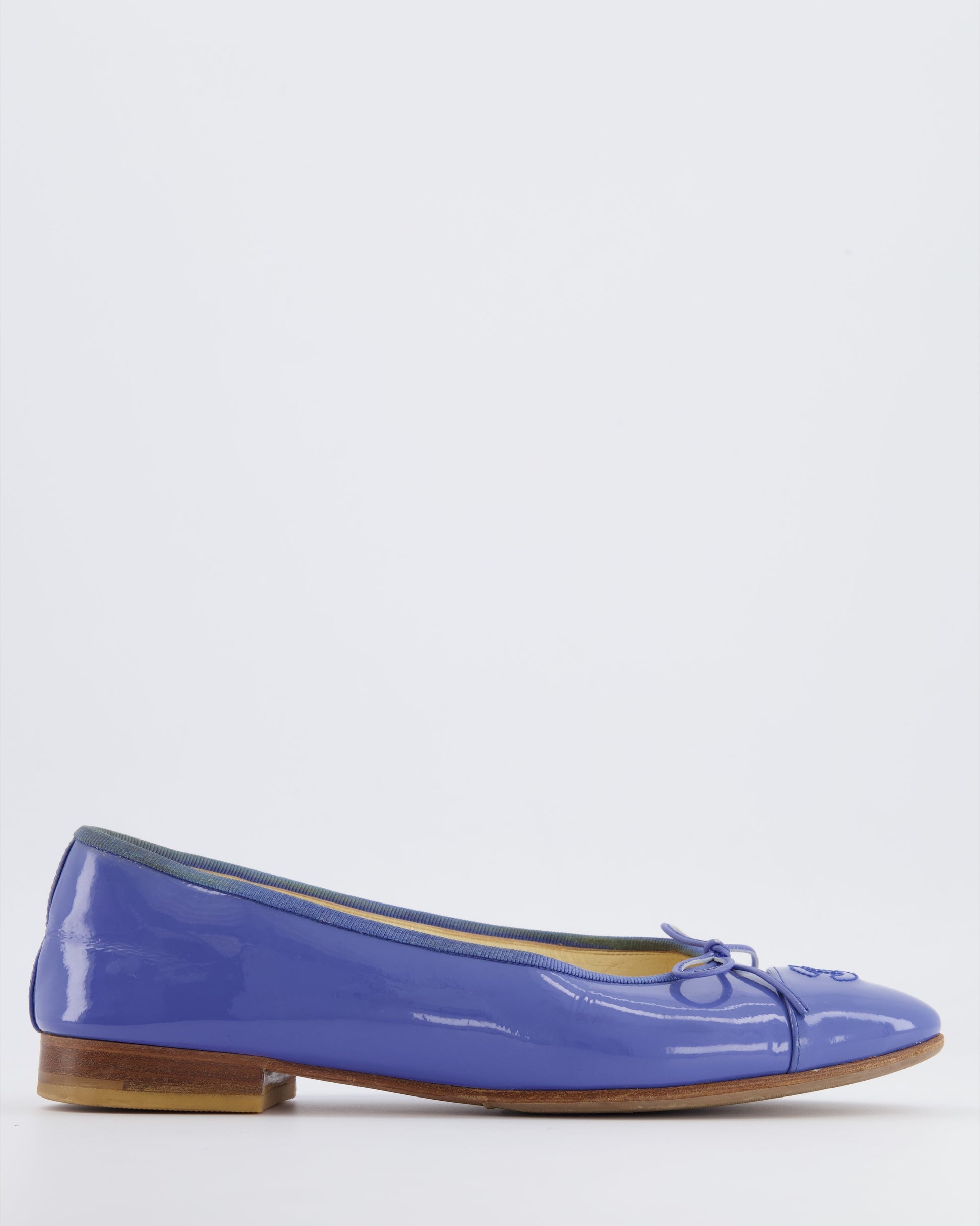 Chanel Blue Patent Leather Ballerina Flats With Cc Logo Detail Size Eu 40C Women Shoes