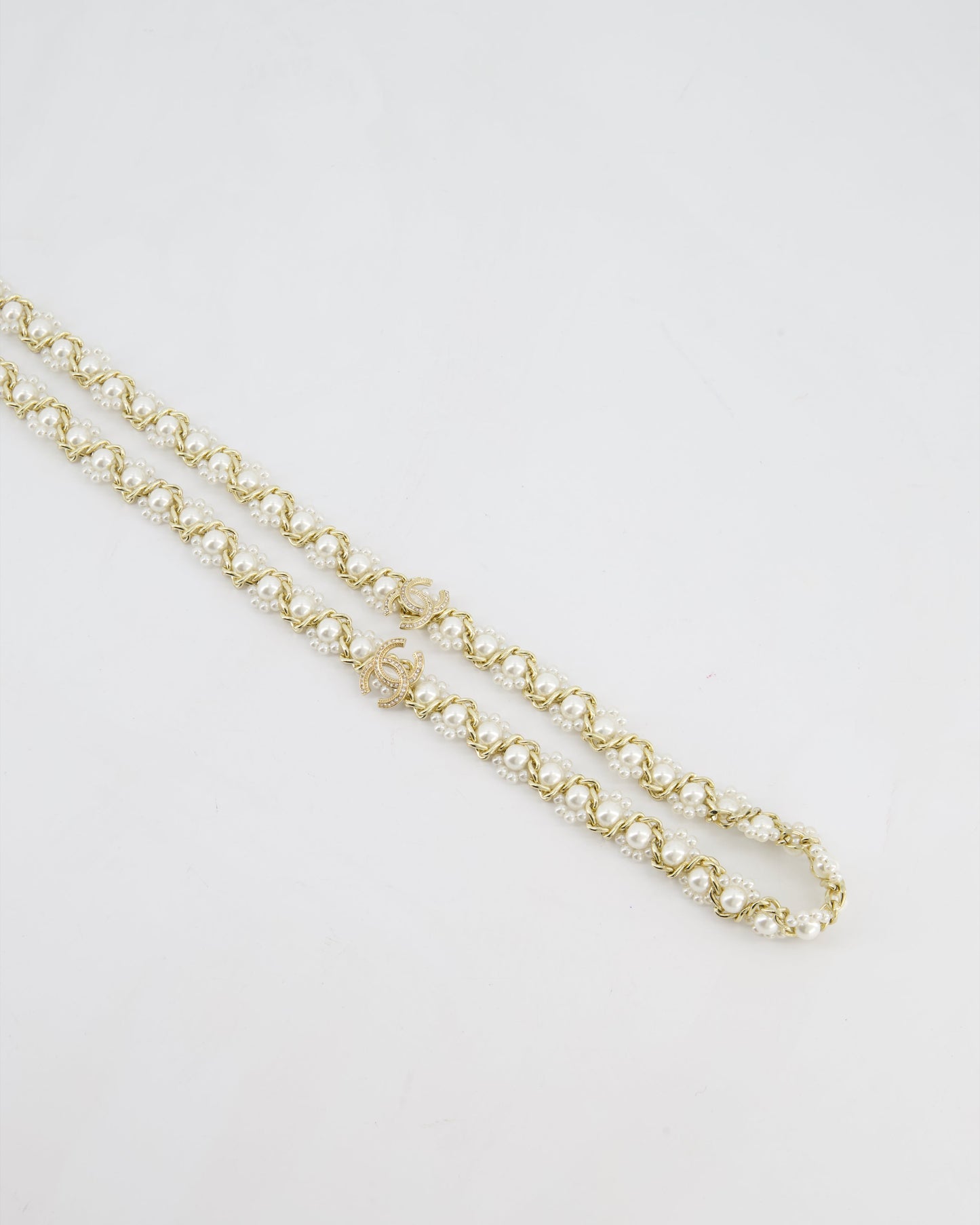 Chanel 21/A Métiers d’Art Champagne Gold Medallion CC Pearl Necklace