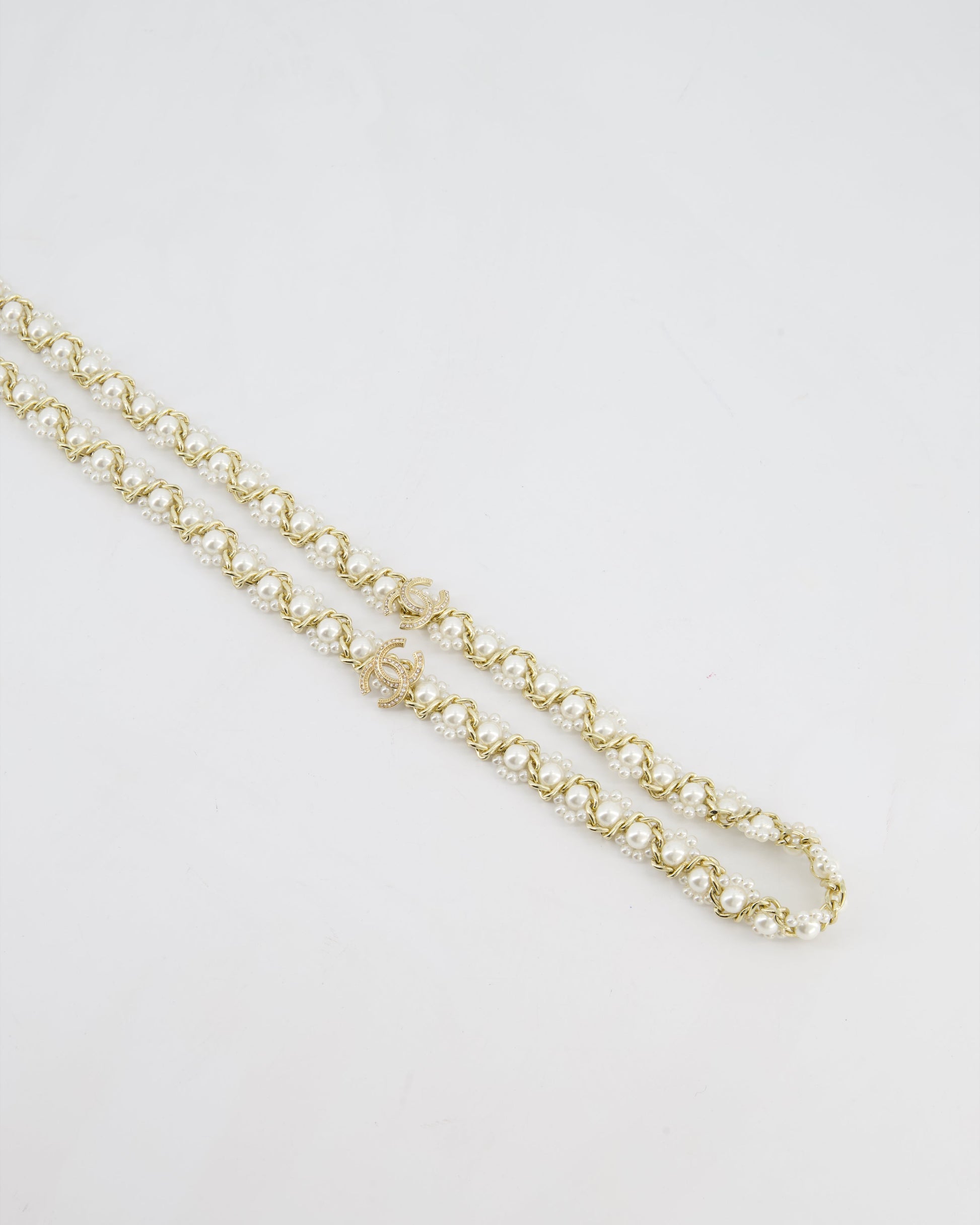 Chanel 21/A Métiers d’Art Champagne Gold Medallion CC Pearl Necklace