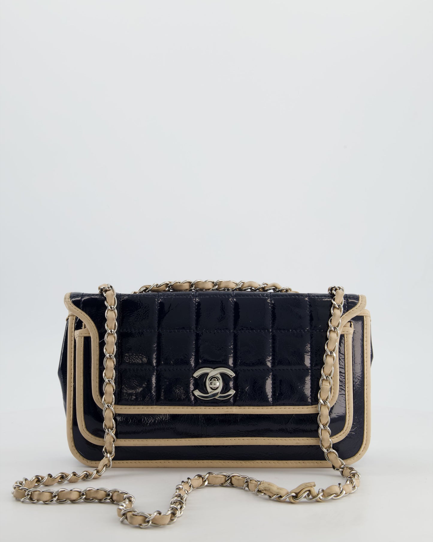 Chanel Chocolate Bar Flap Shoulder Bag In Navy Patent Leather With Silver Hardware